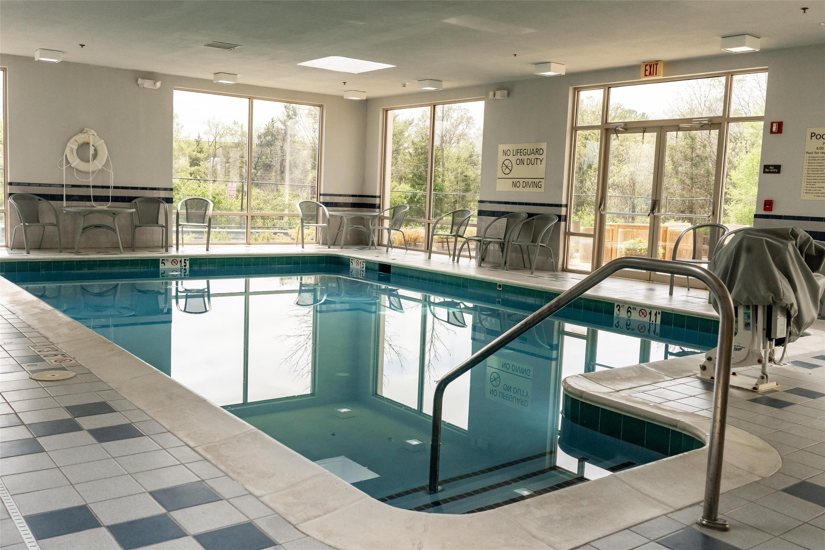 Pool | Hampton Inn & Suites Leesburg