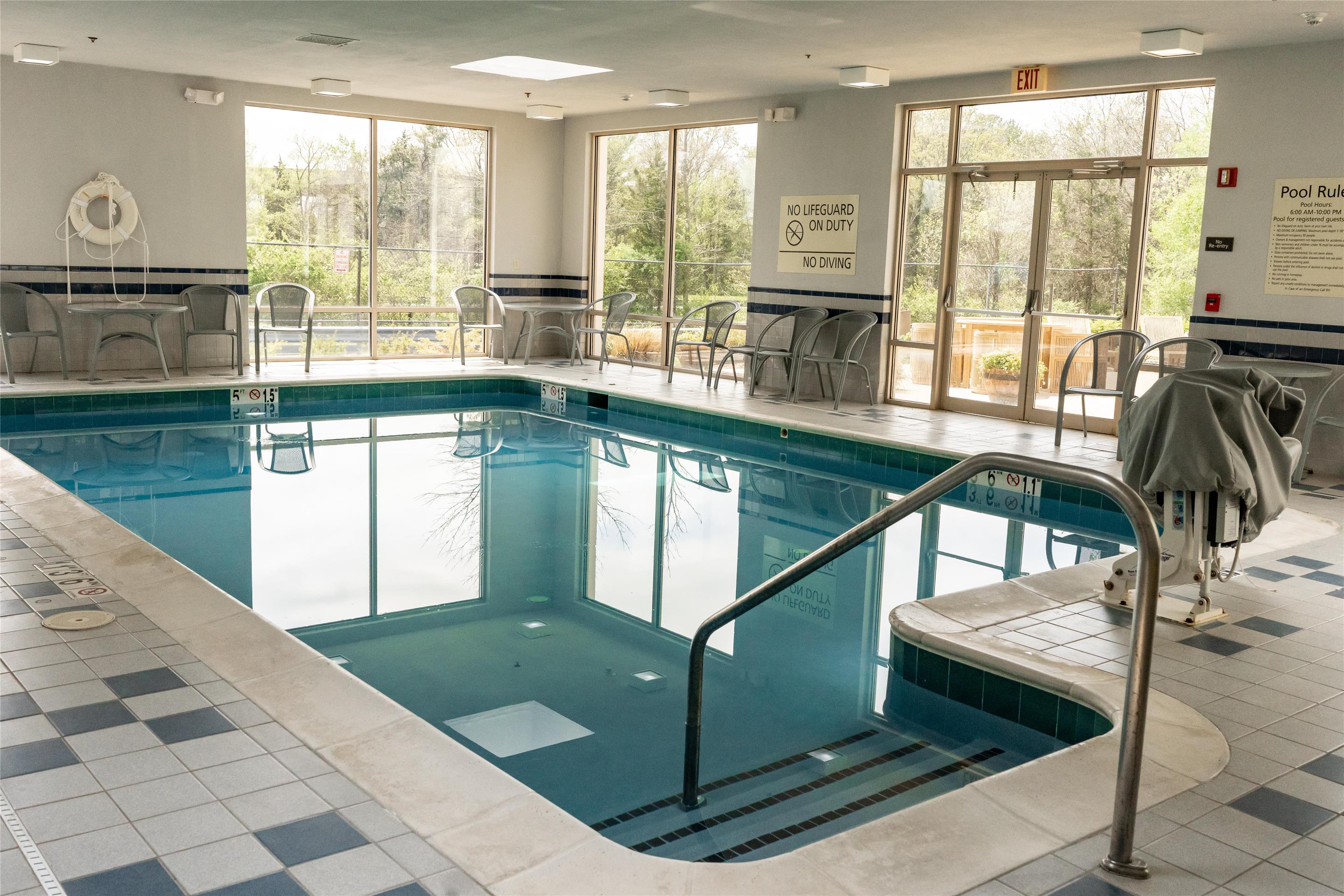 Pool | Hampton Inn & Suites Leesburg