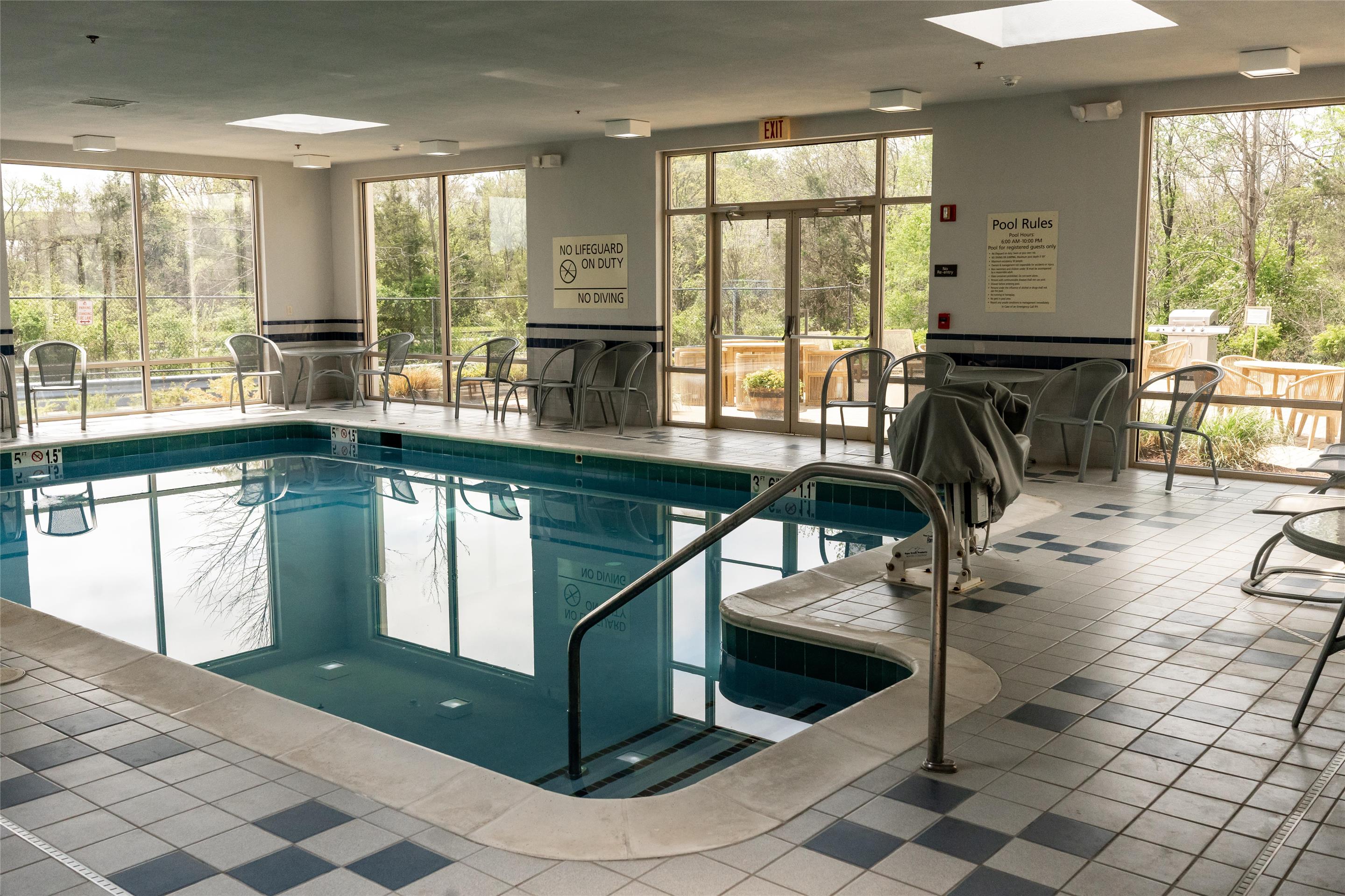 Pool | Hampton Inn & Suites Leesburg