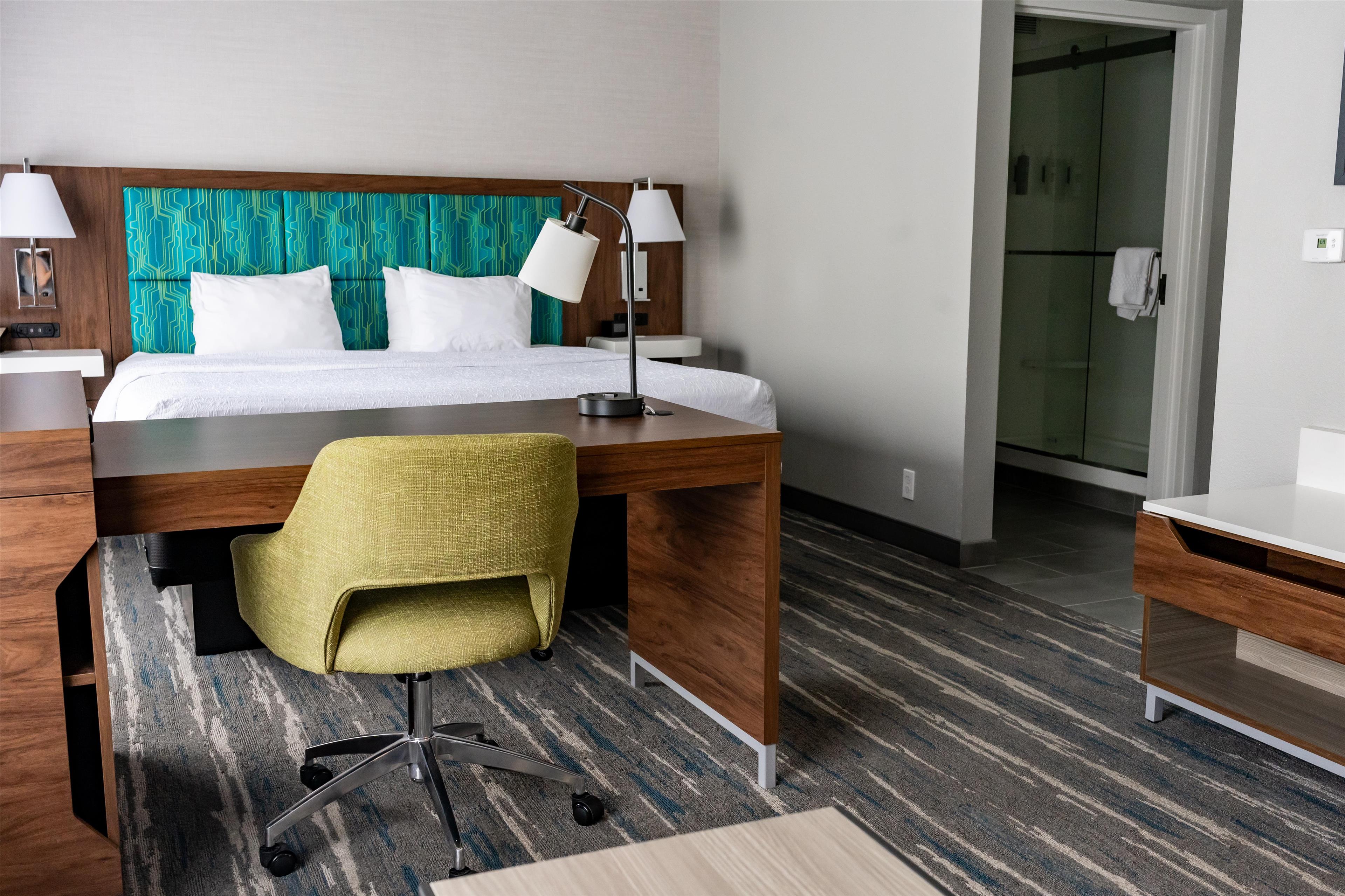 Hampton Inn and Suites Leesburg - Tap to explore photos
