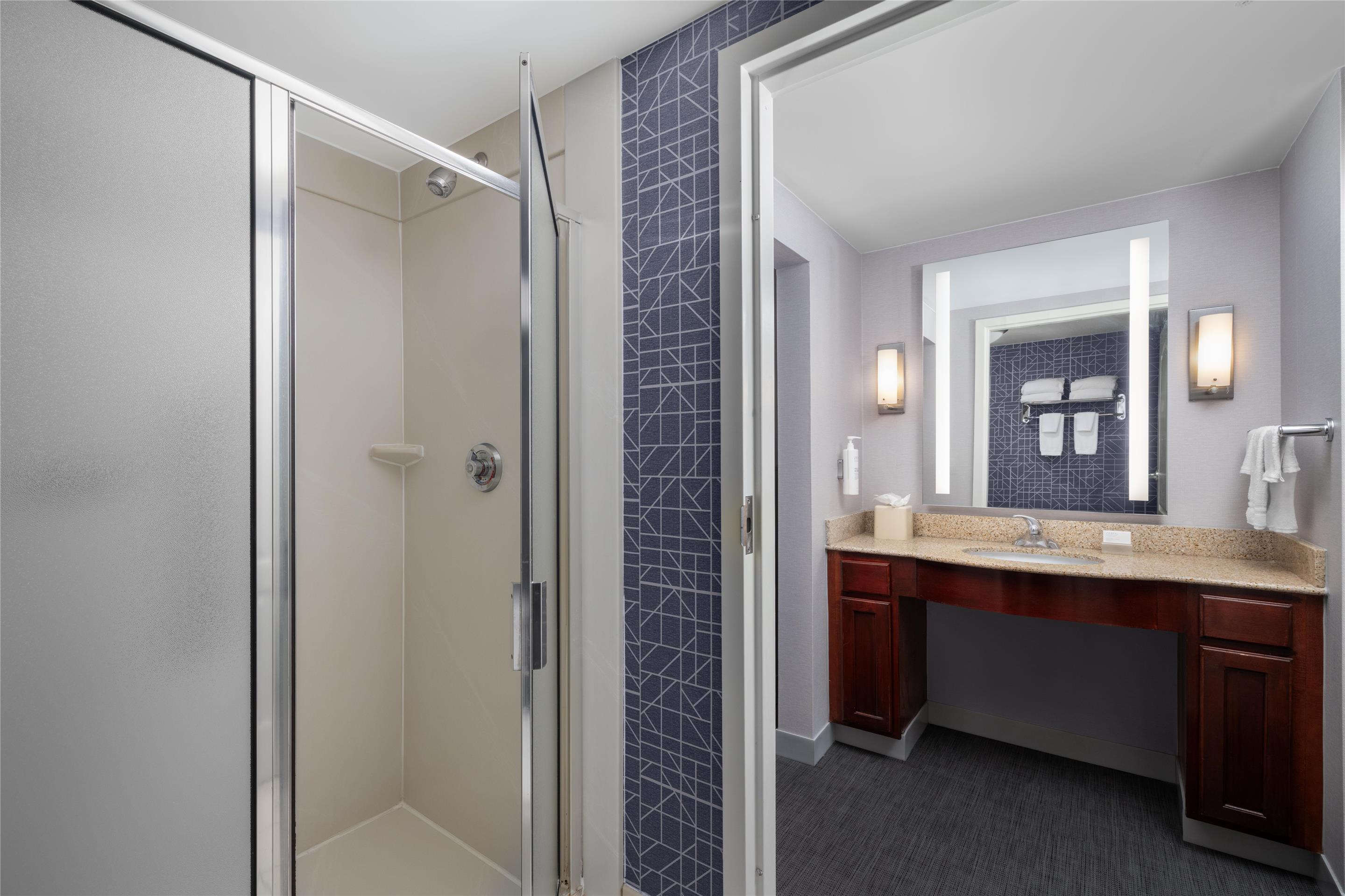 Guest room bath