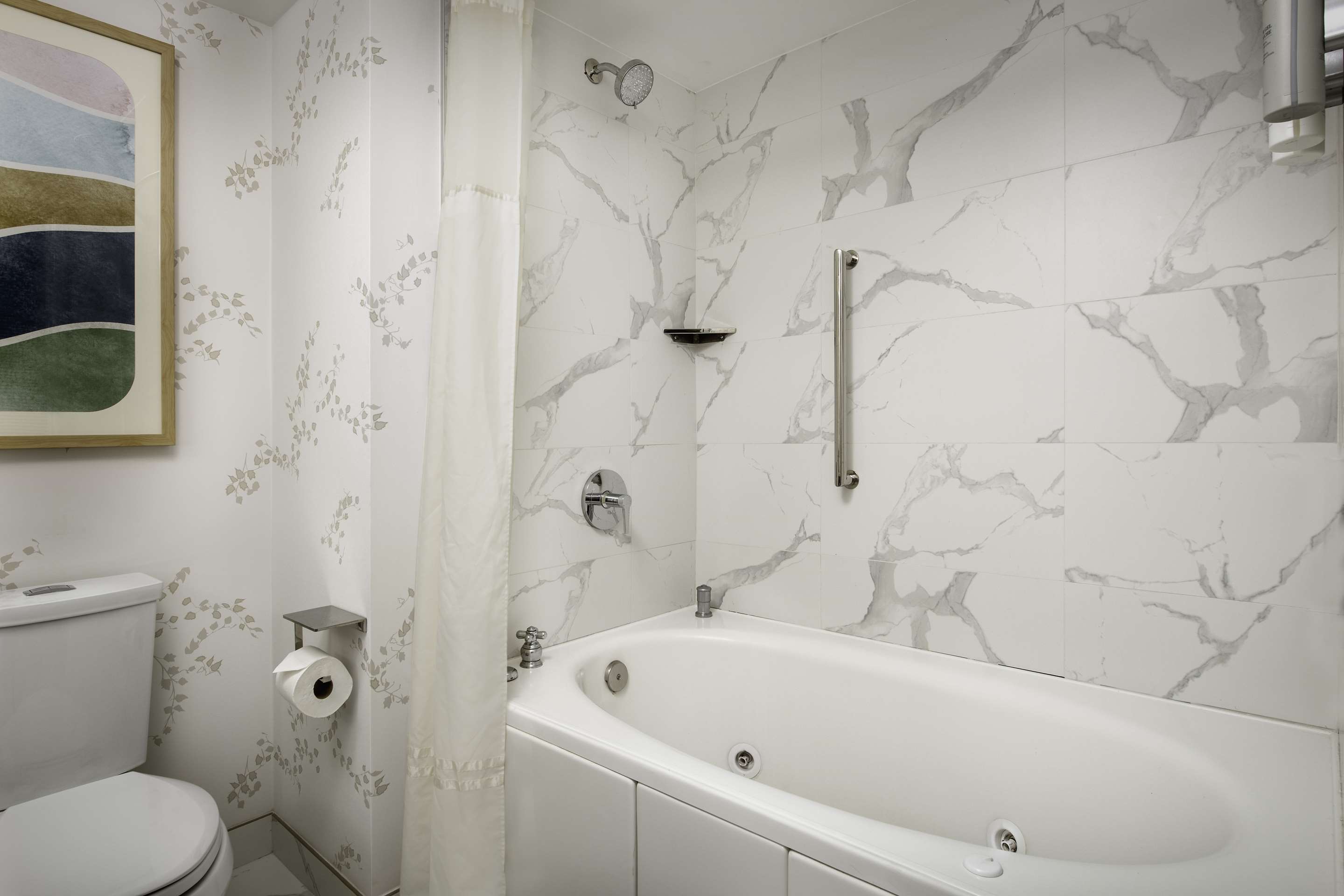 Guest room bath