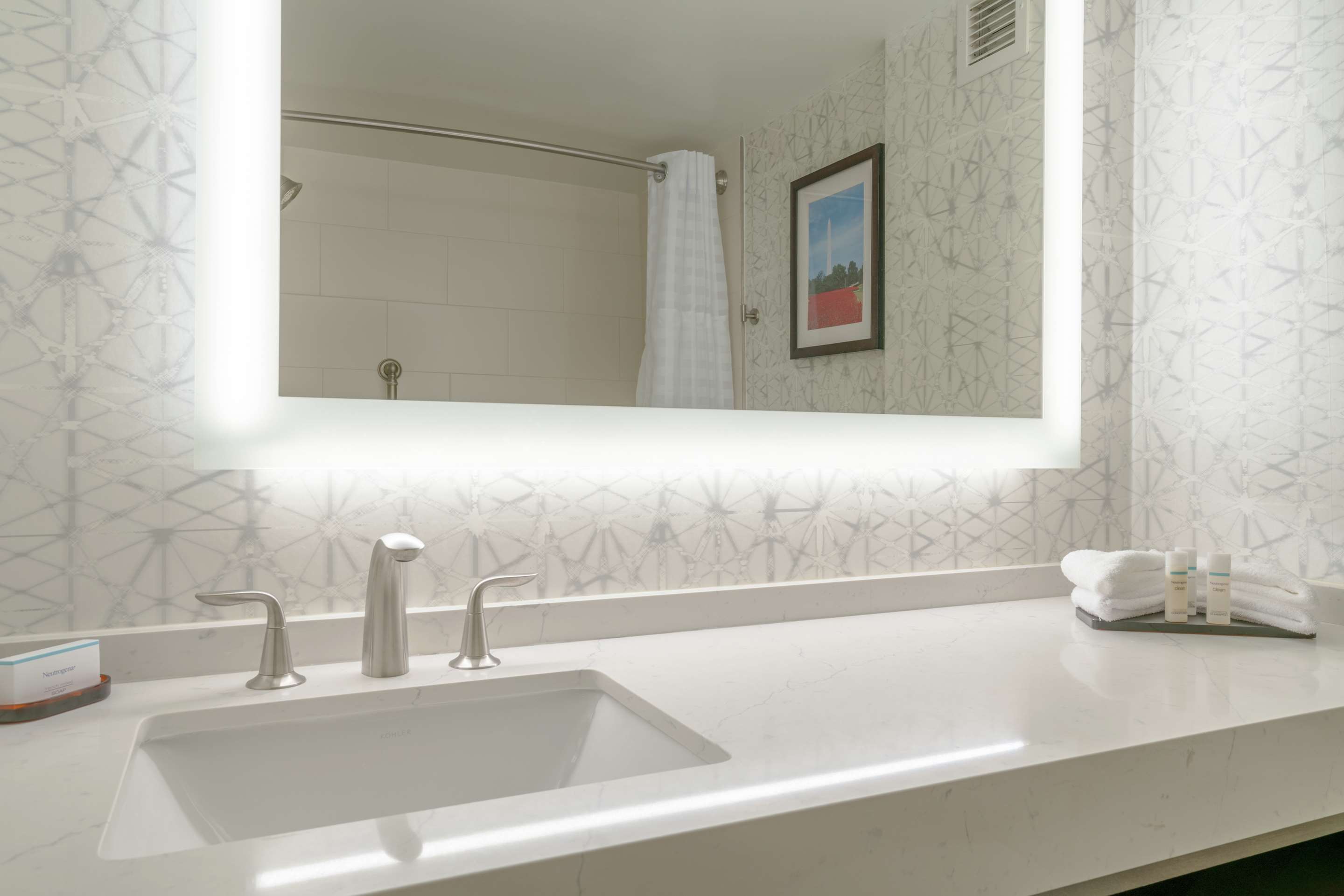 Guest room bath