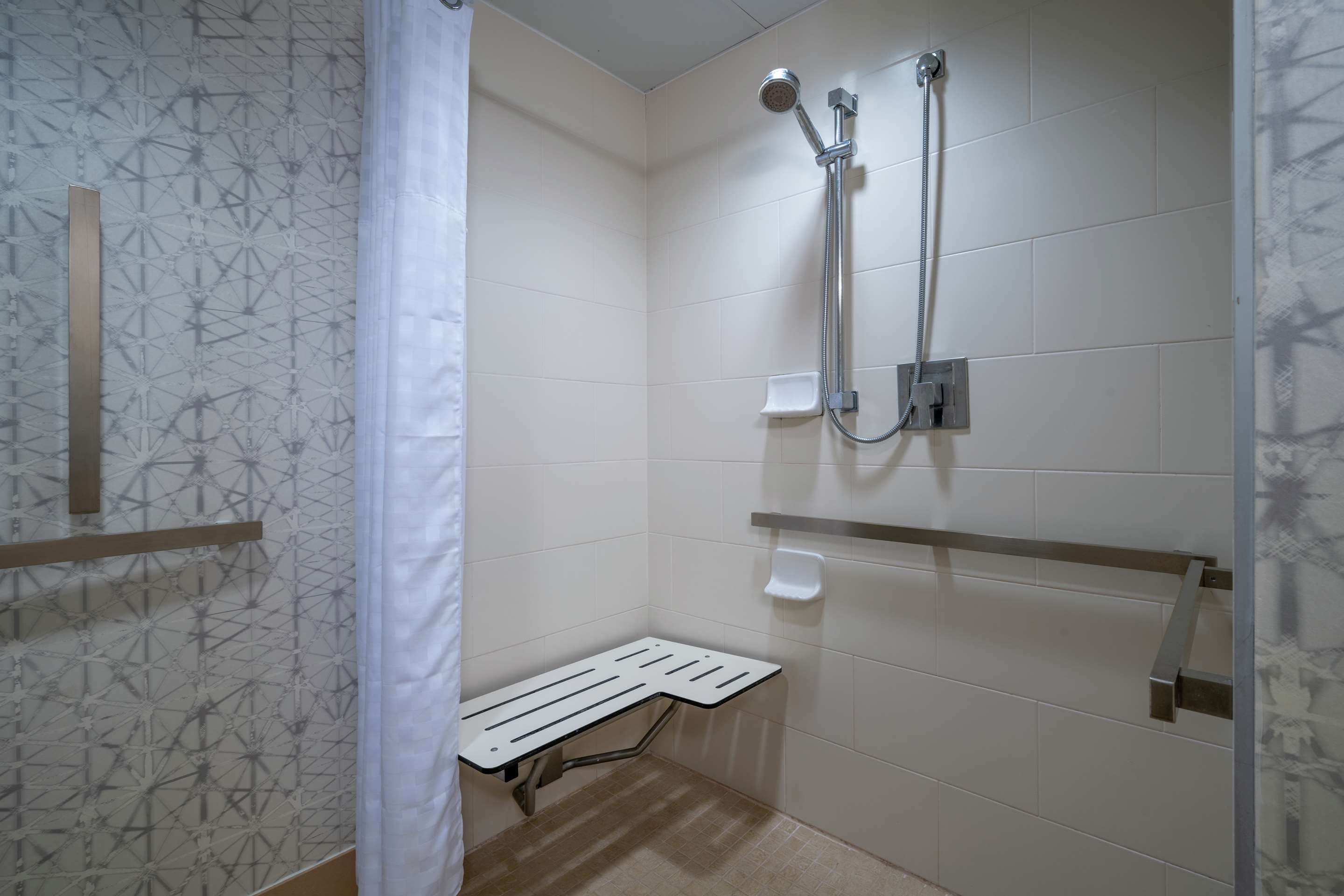 Guest room bath
