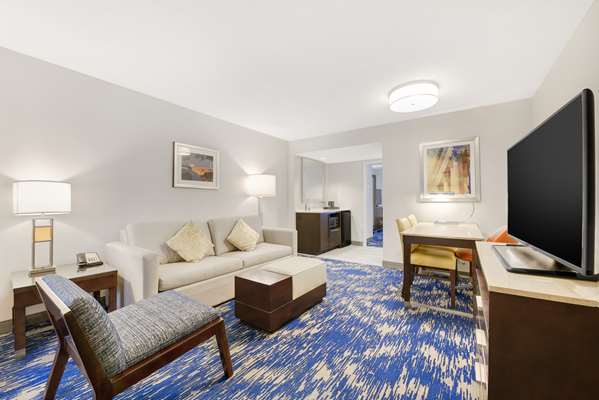  - Embassy Suites Old Town Alexandria - I-95 & I-495, Exit 176B