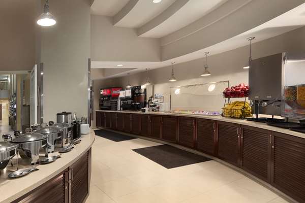 Amenities - Embassy Suites Old Town Alexandria - I-95 & I-495, Exit 176B