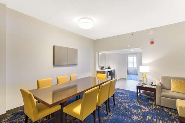  - Embassy Suites Old Town Alexandria - I-95 & I-495, Exit 176B