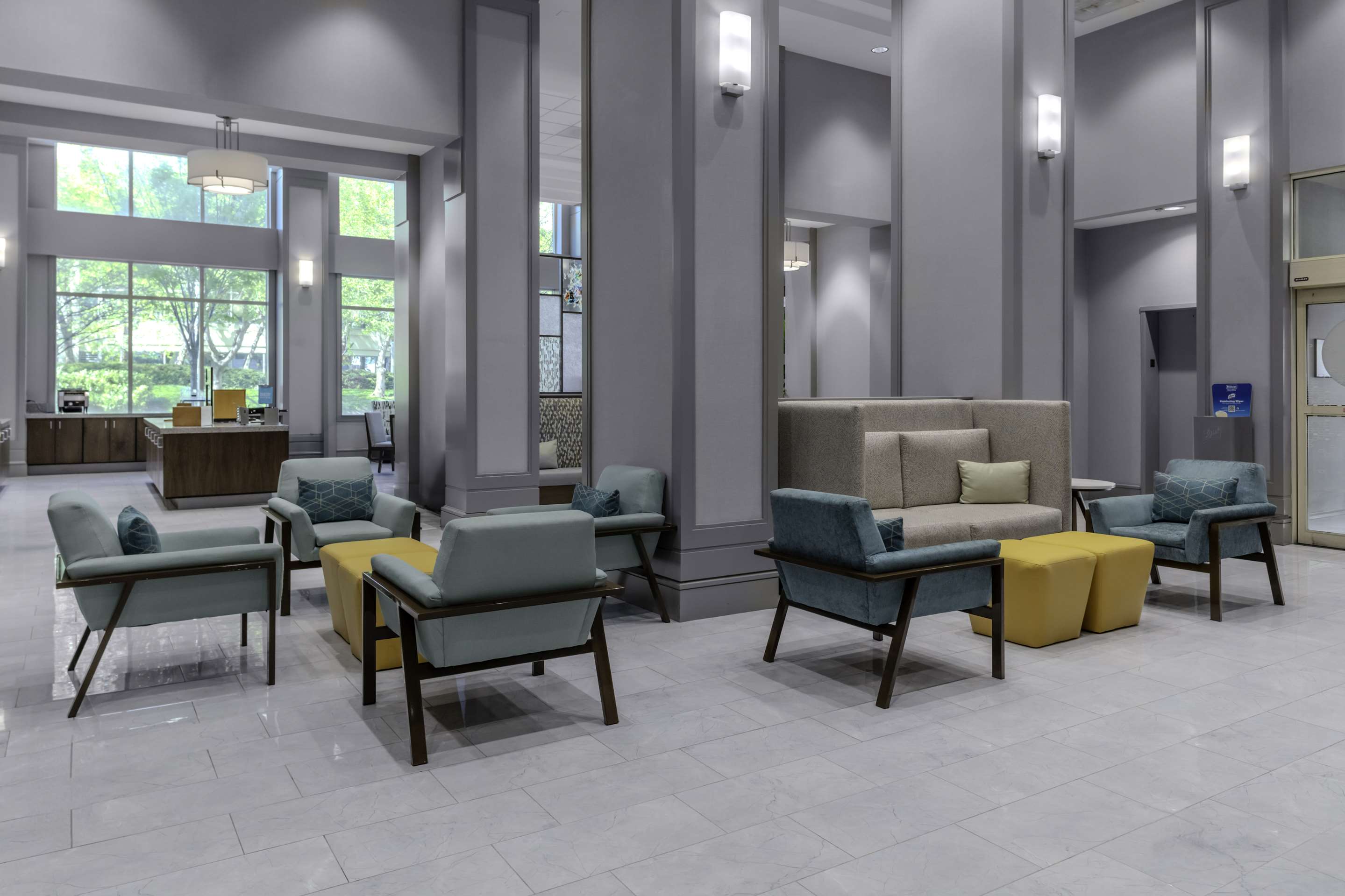 Lobby | Hampton Inn & Suites Arlington Crystal City DCA