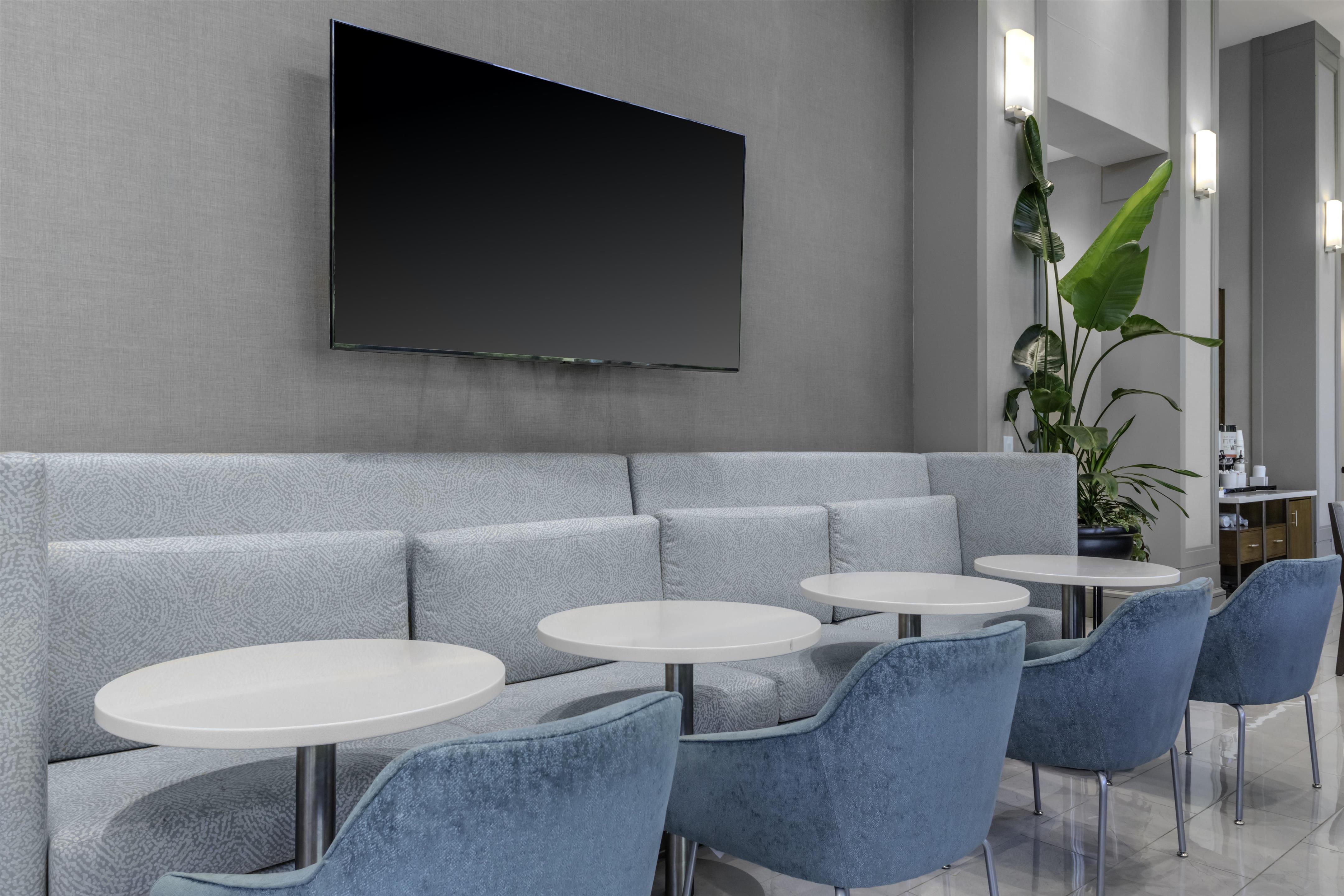Lobby | Hampton Inn & Suites Arlington Crystal City DCA