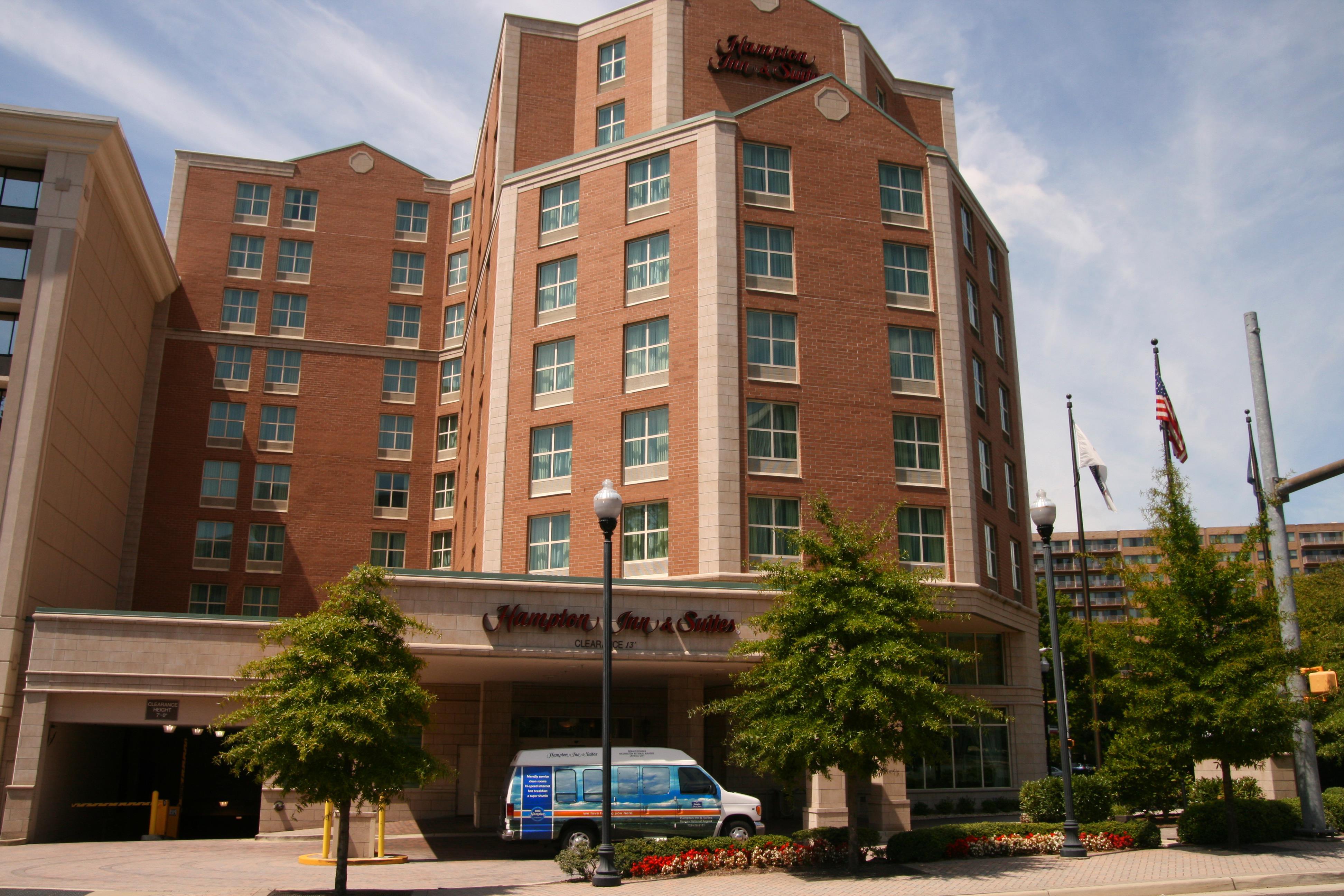 Exterior | Hampton Inn & Suites Arlington Crystal City DCA
