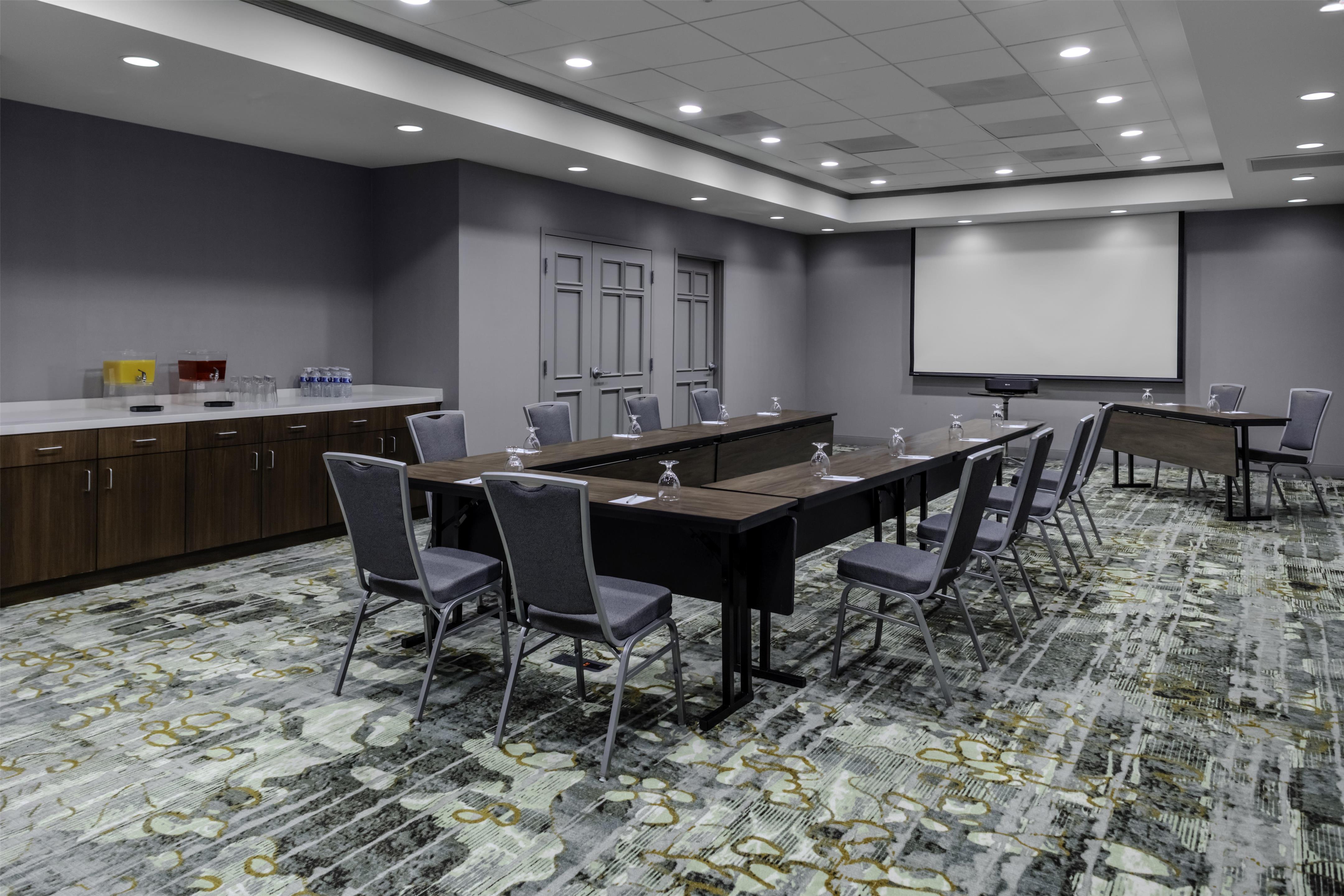 Meeting Room | Hampton Inn & Suites Arlington Crystal City DCA