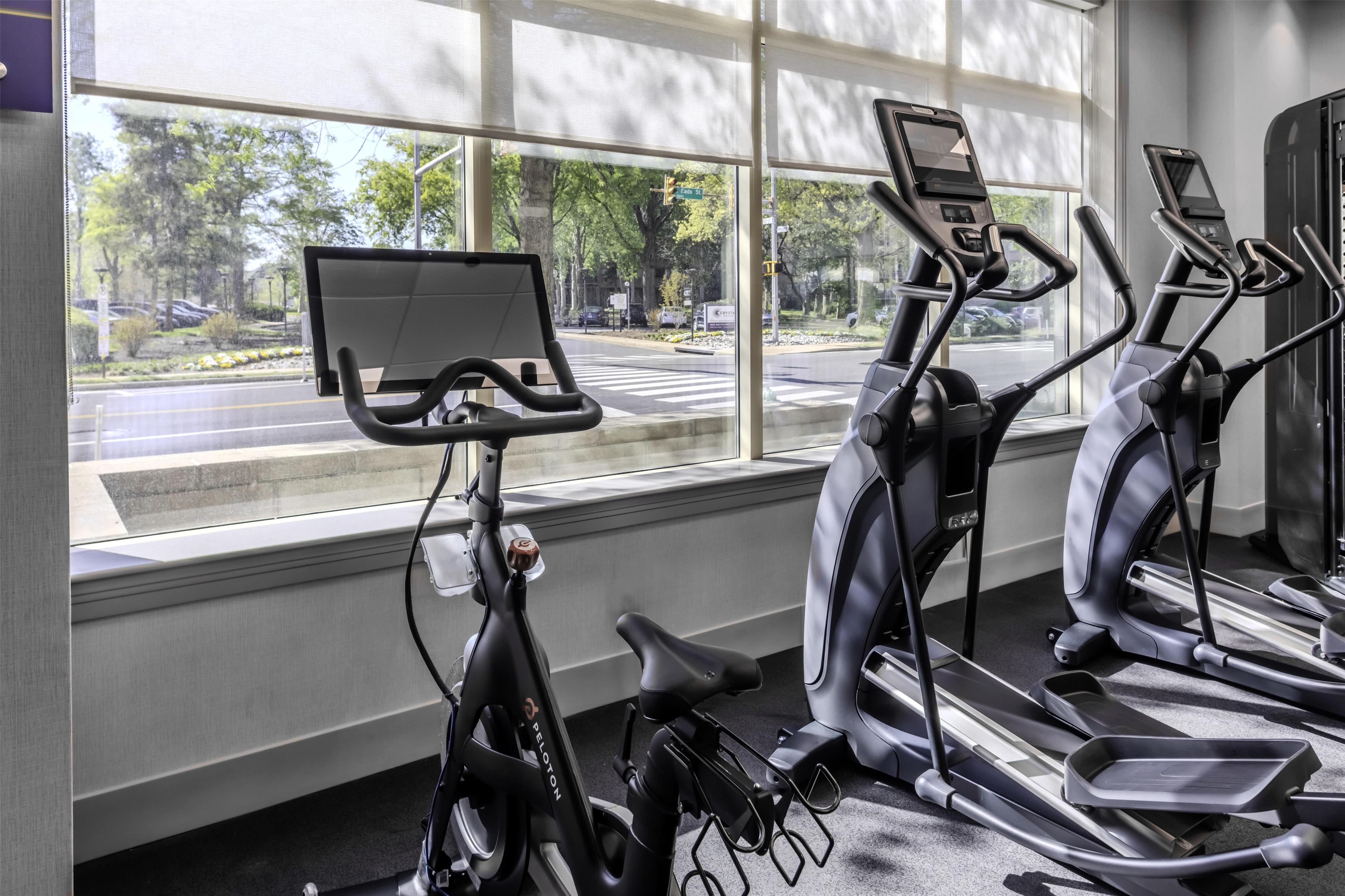 Health club fitness center gym | Hampton Inn & Suites Arlington Crystal City DCA