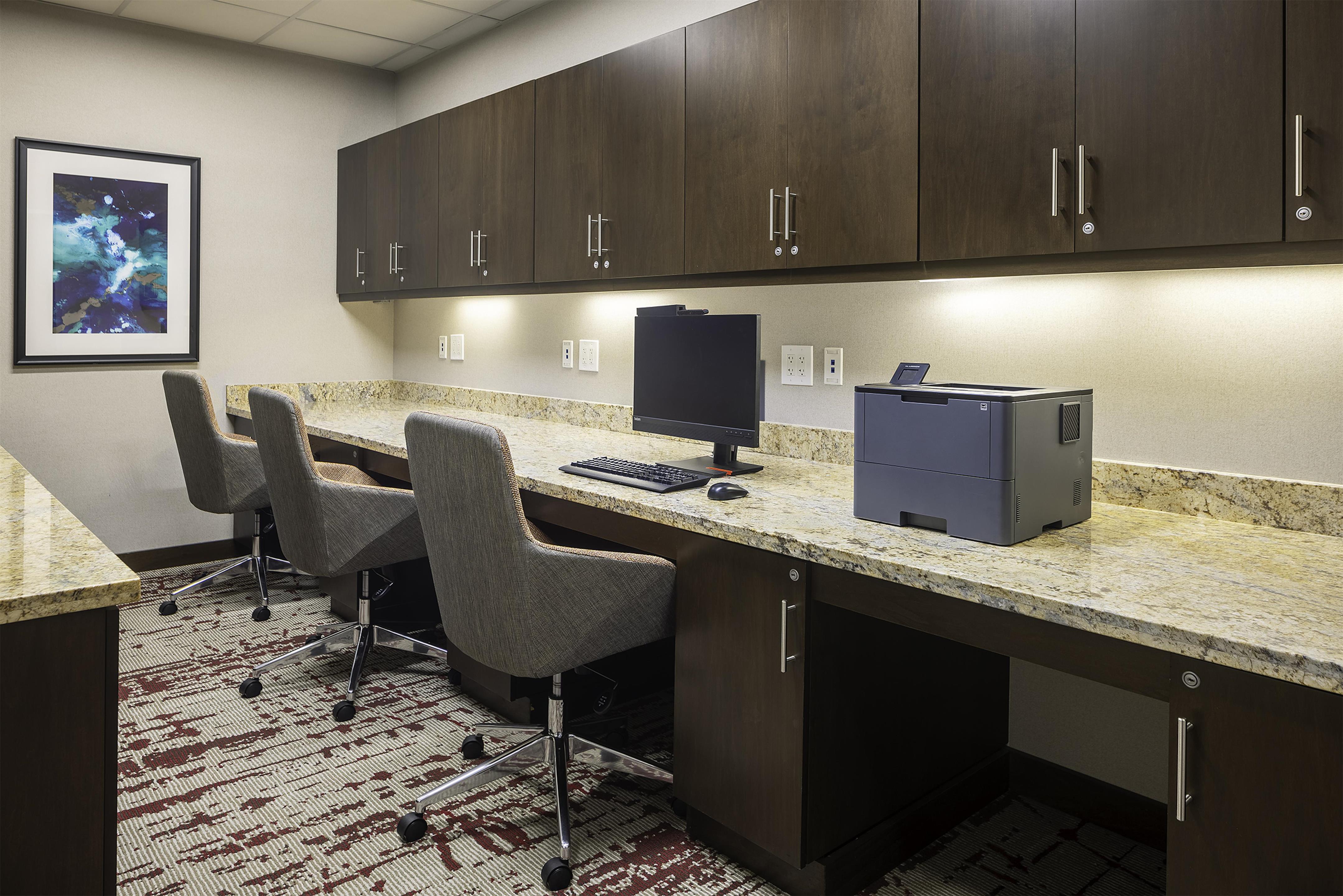 Business Center | Hilton Garden Inn Washington DC/Georgetown Area