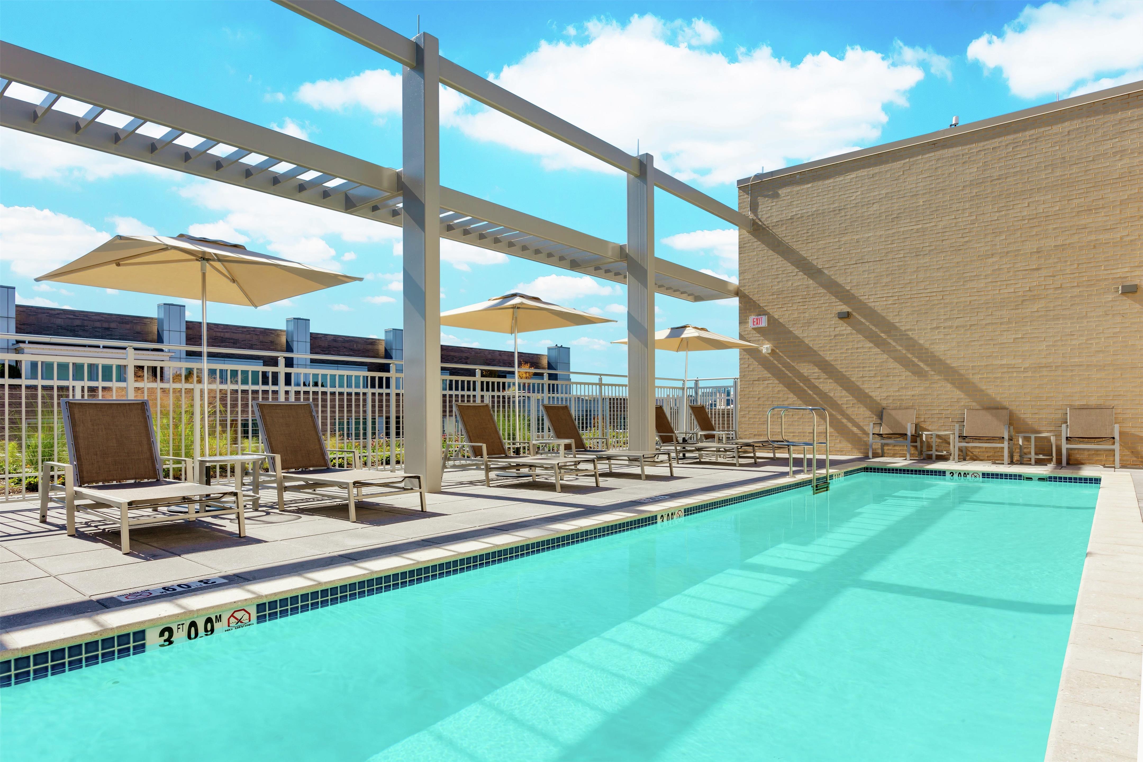 Pool | Hilton Garden Inn Washington DC/Georgetown Area
