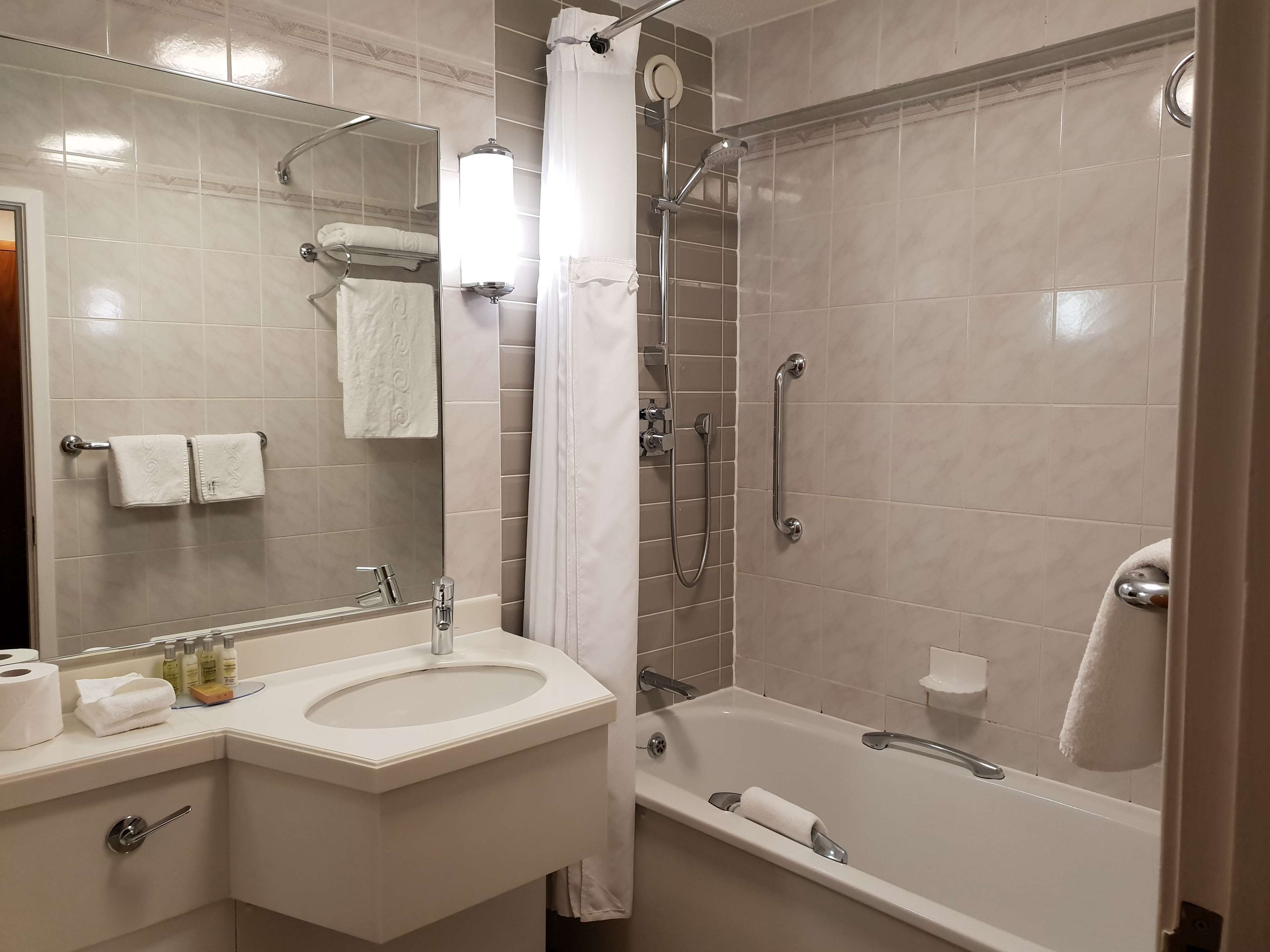Hilton Watford Room Type - Deluxe Room with Sofa bed