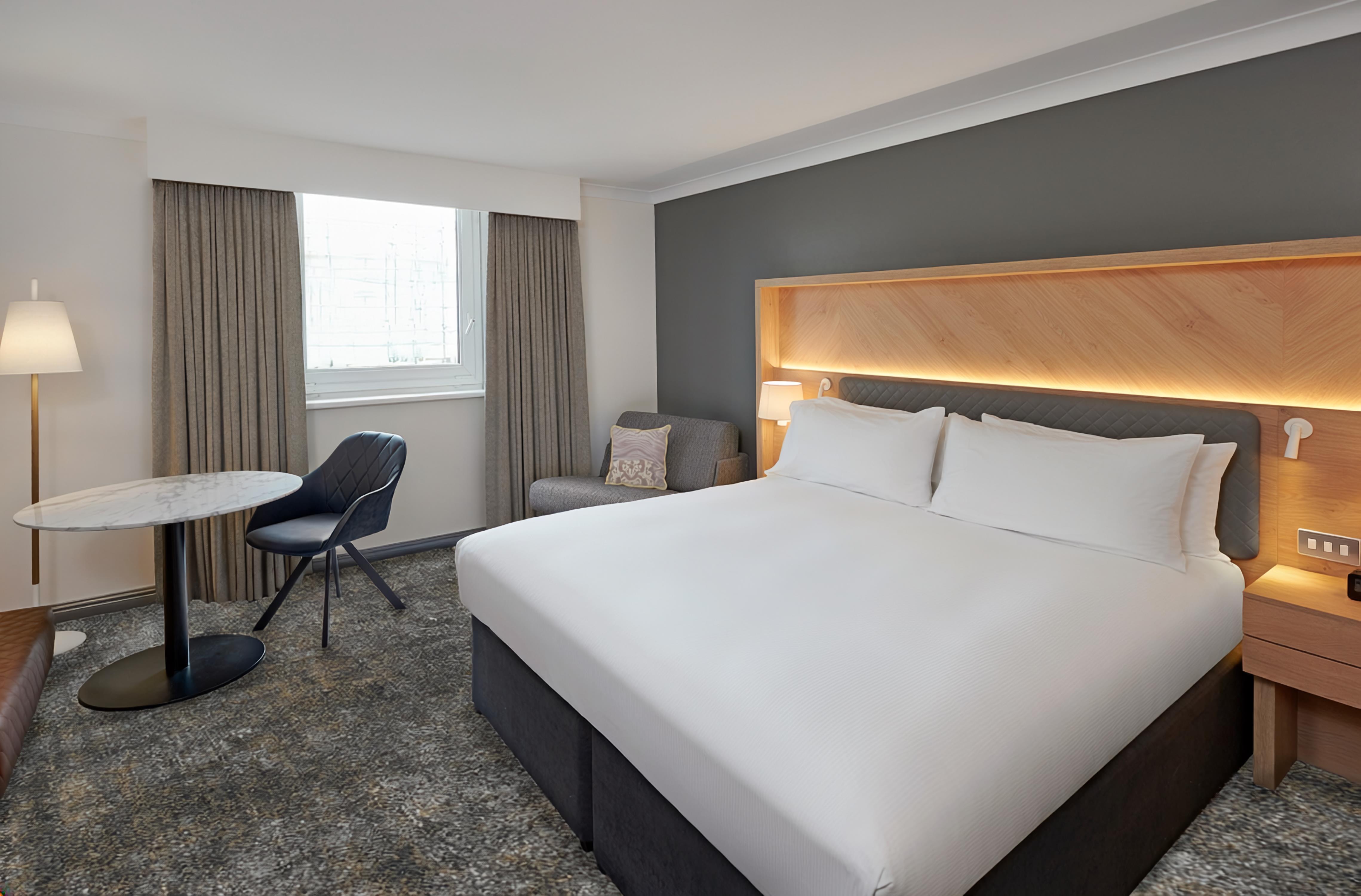 Hilton Watford Room Type - MODERN KING ROOM