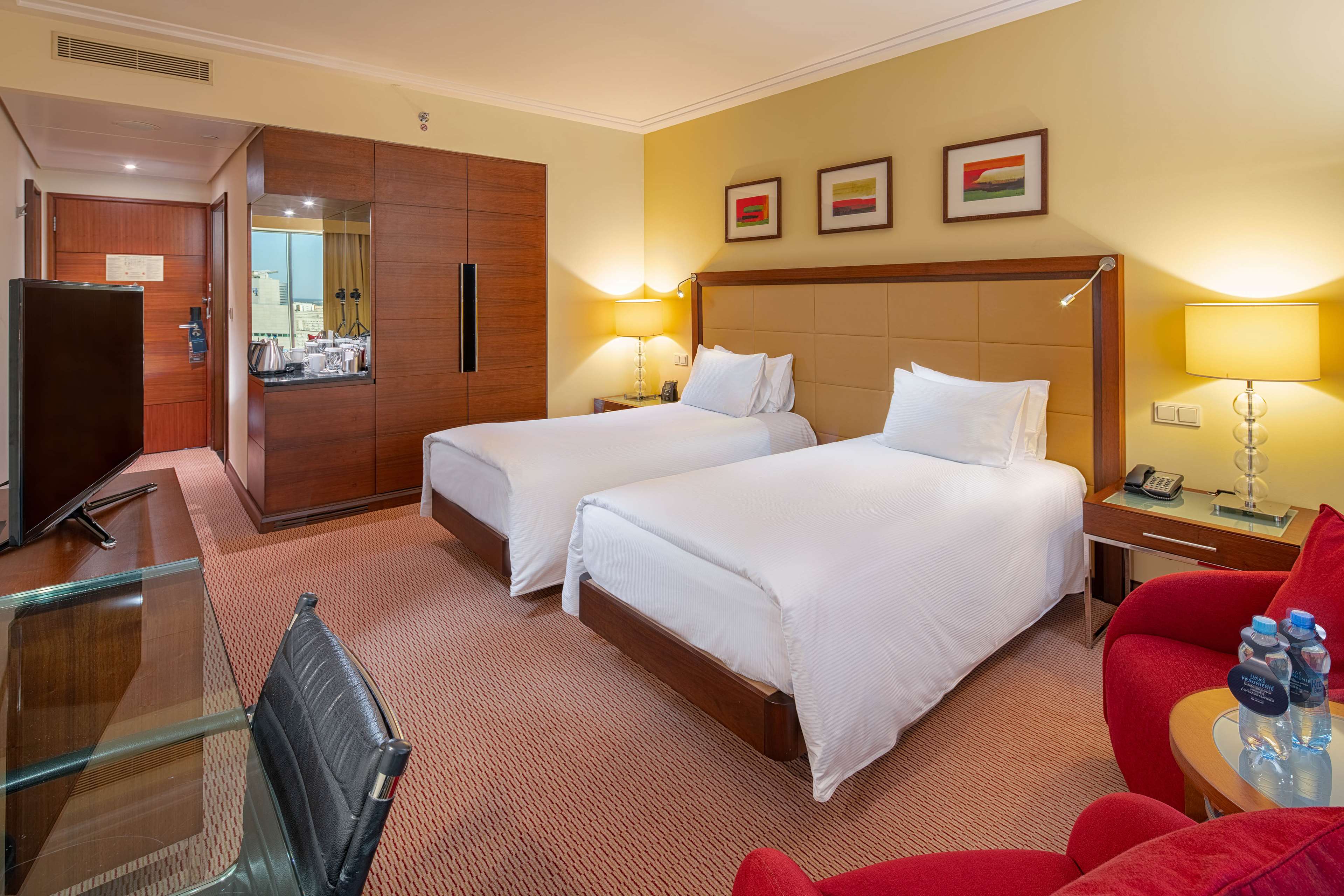 Hilton Warsaw Hotel Room Type - TWIN HILTON GUEST ROOM