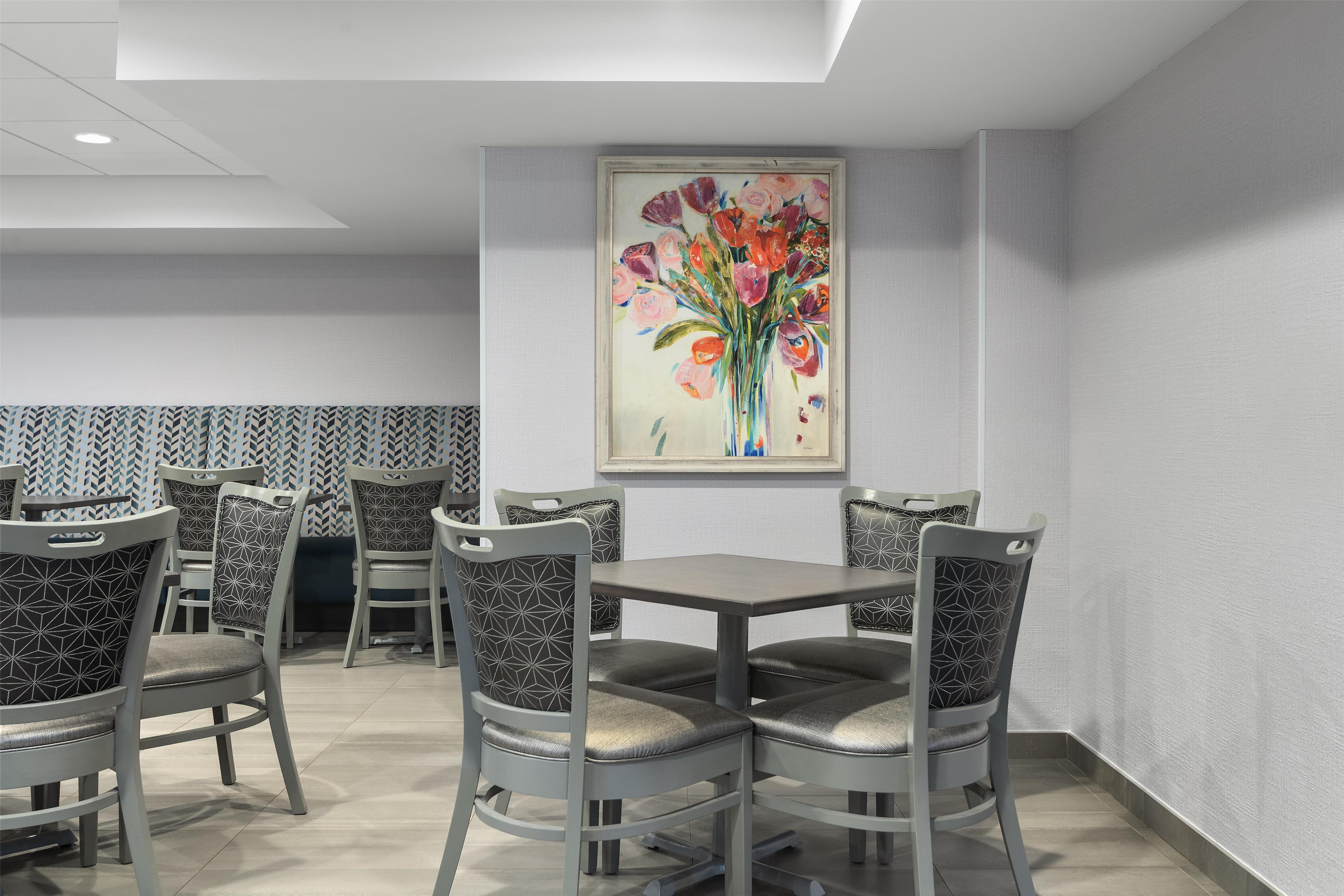Breakfast Area | Homewood Suites by Hilton Williamsburg