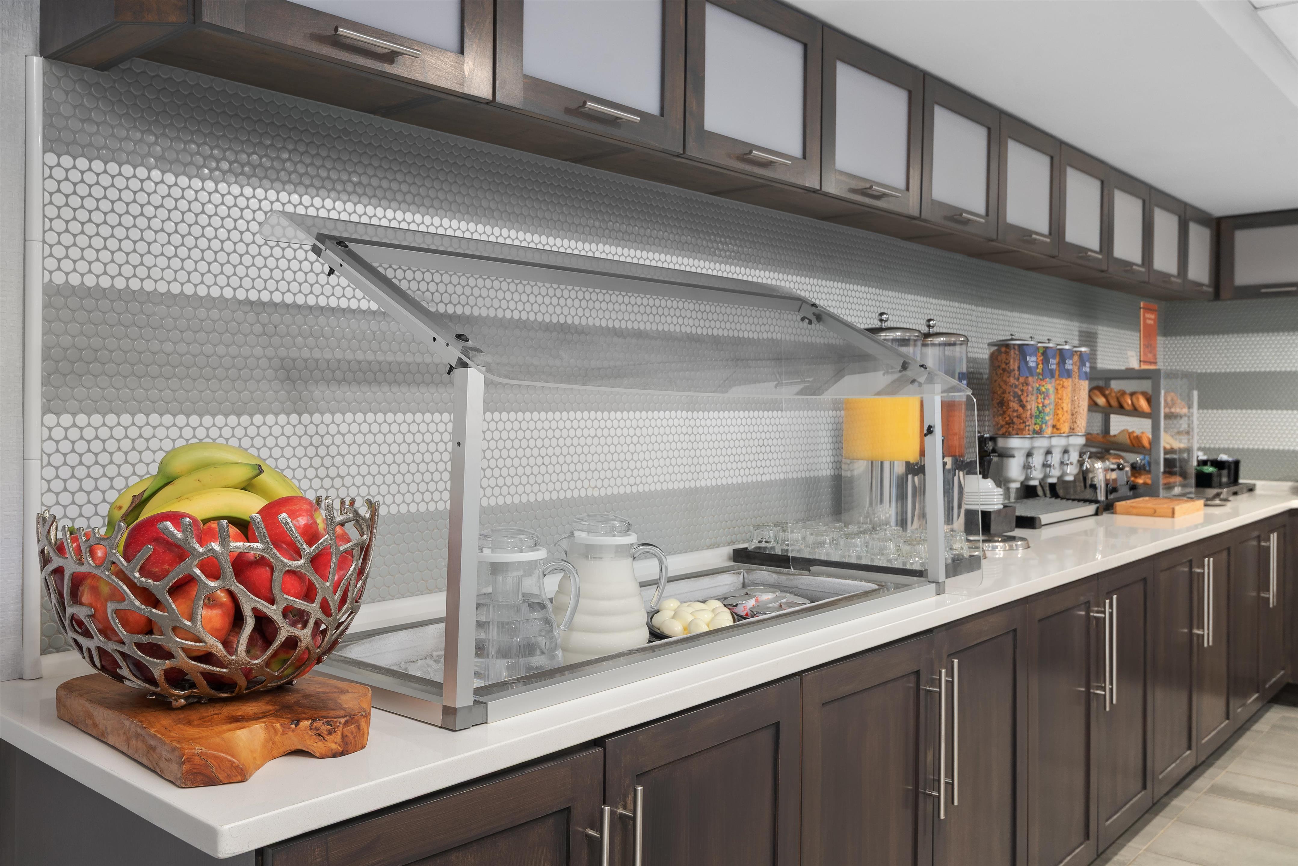 Breakfast Area | Homewood Suites by Hilton Williamsburg