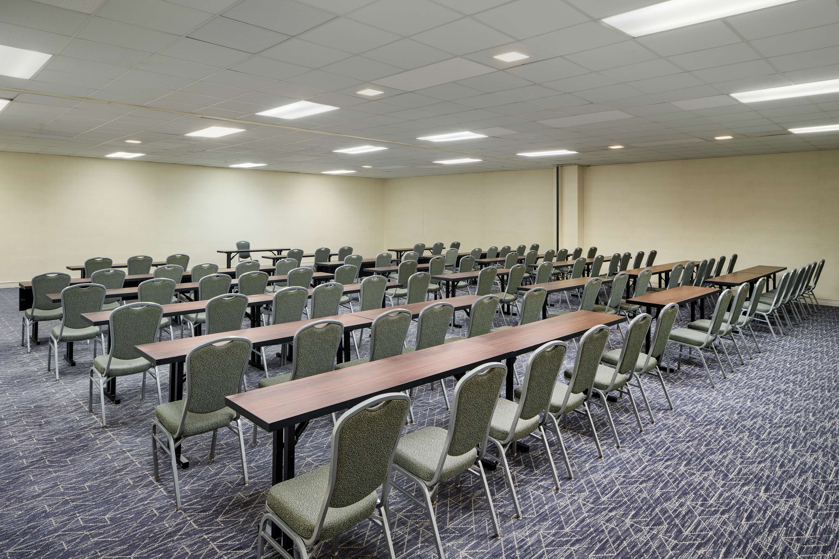 Meeting Room | DoubleTree by Hilton Williamsburg