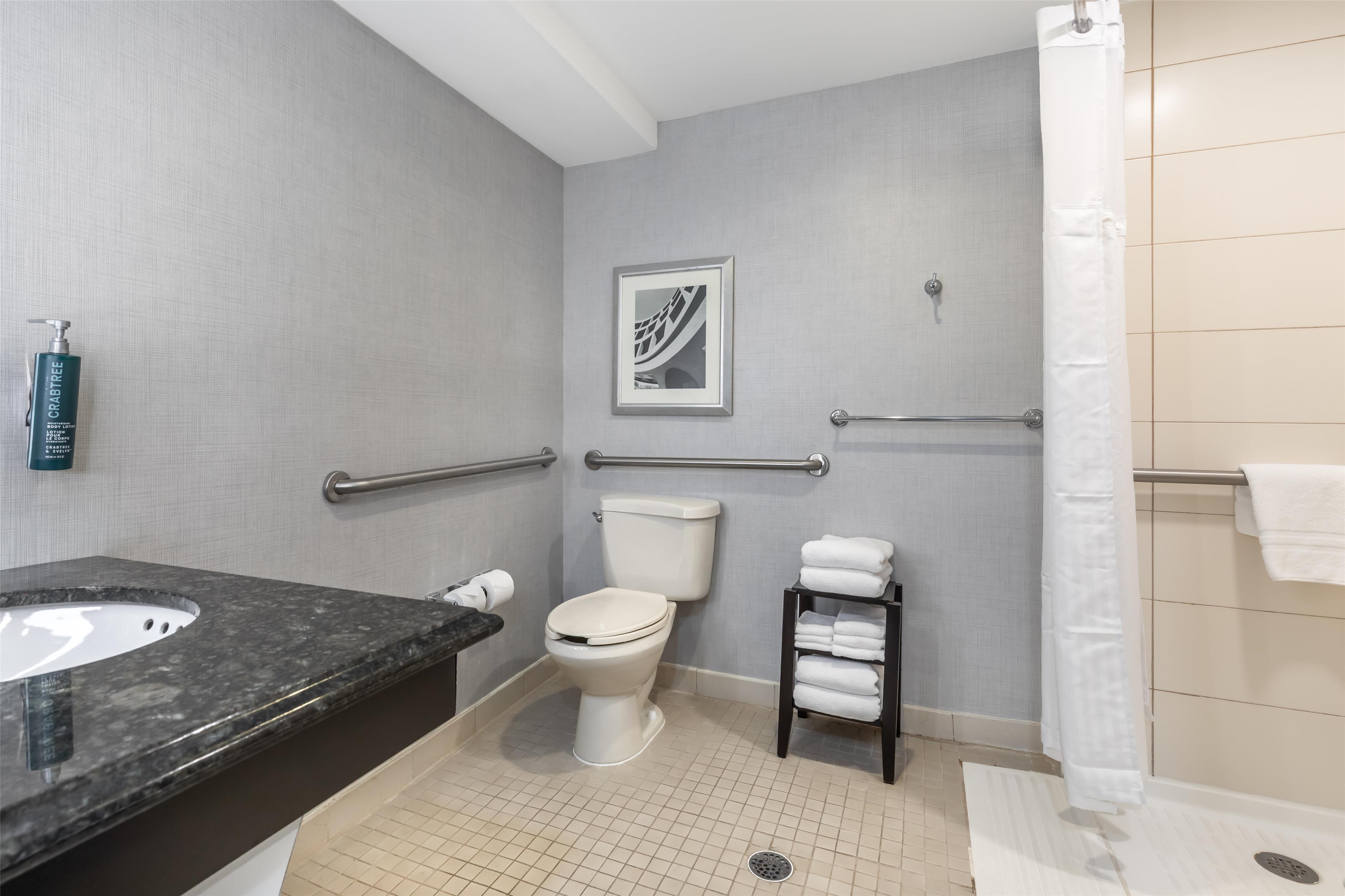 DoubleTree by Hilton Williamsburg Room Type - 2QN MOB HEAR ACC RI-SHW NS