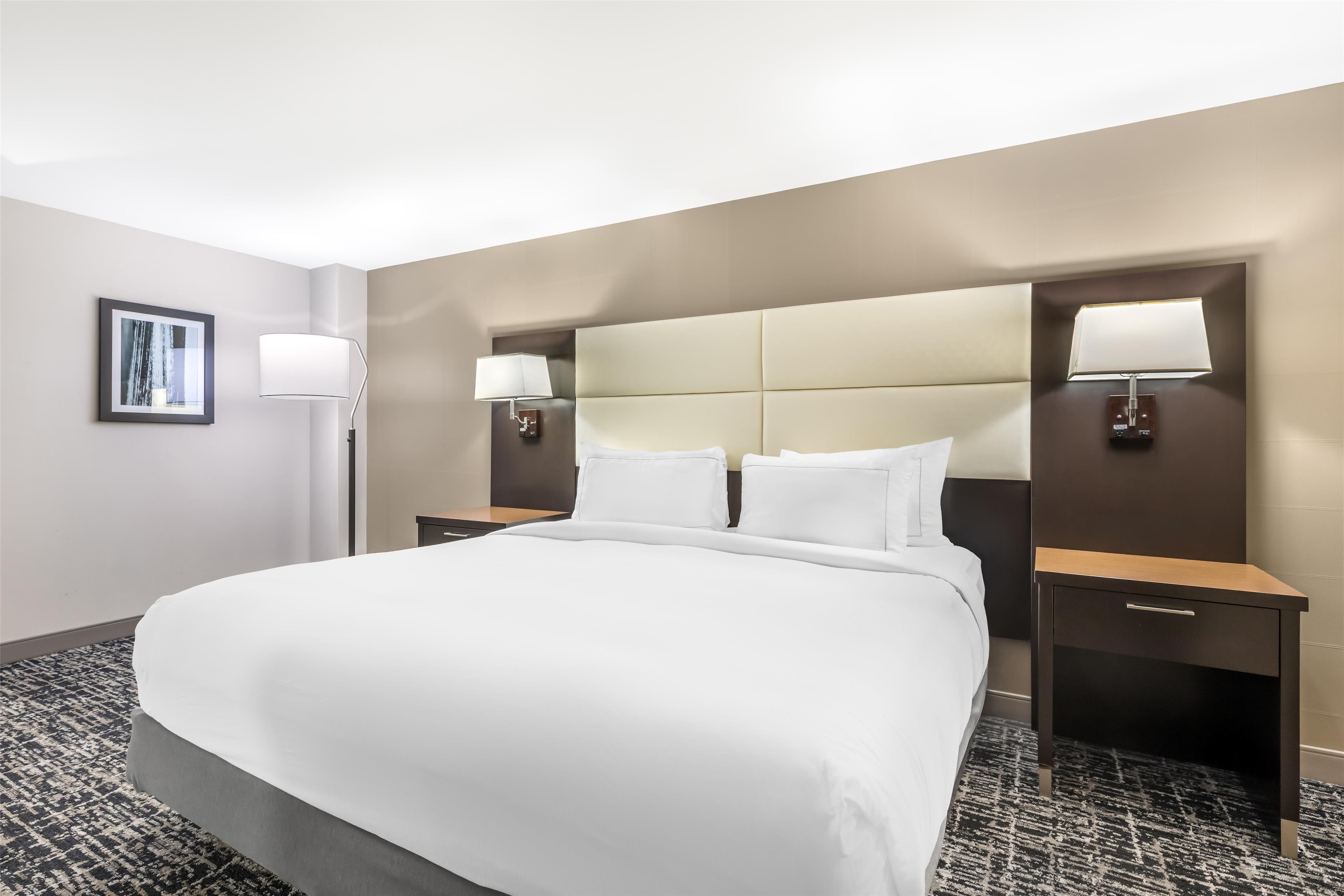 DoubleTree by Hilton Williamsburg Room Type - 1 KING JUNIOR SUITE NOSMOK