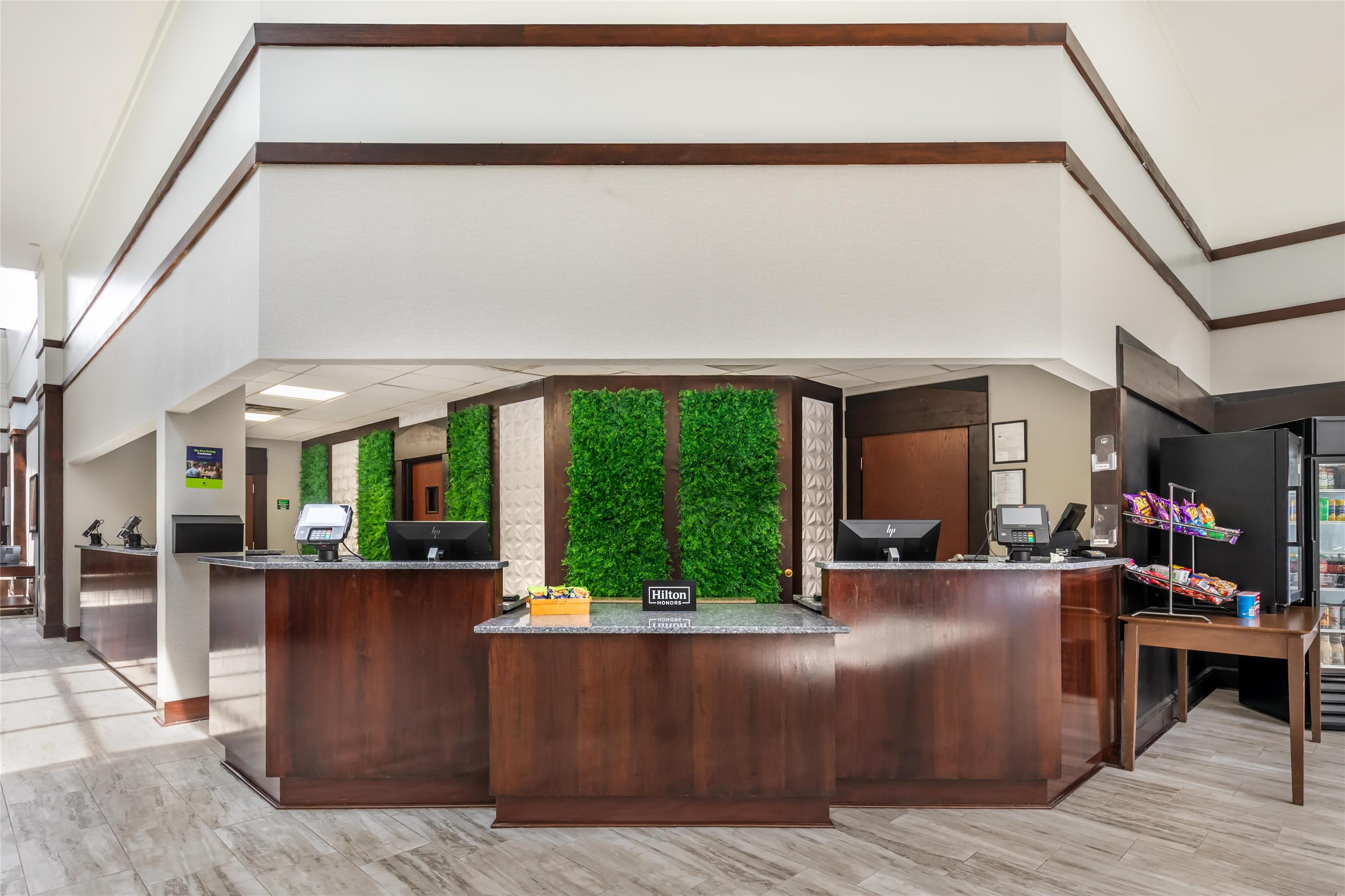 Reception | DoubleTree by Hilton Williamsburg