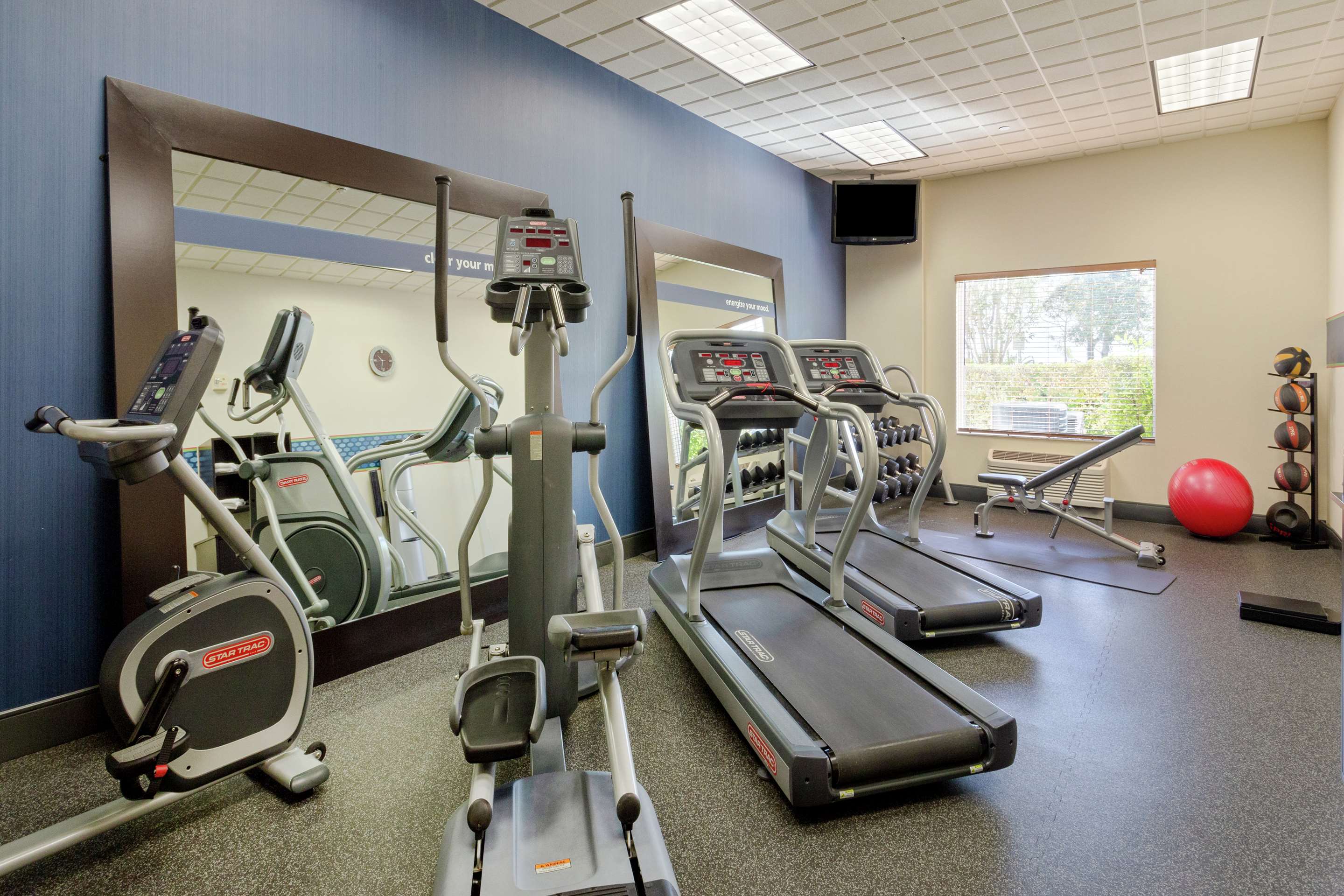 Health club fitness center gym | Hampton Inn & Suites Wellington