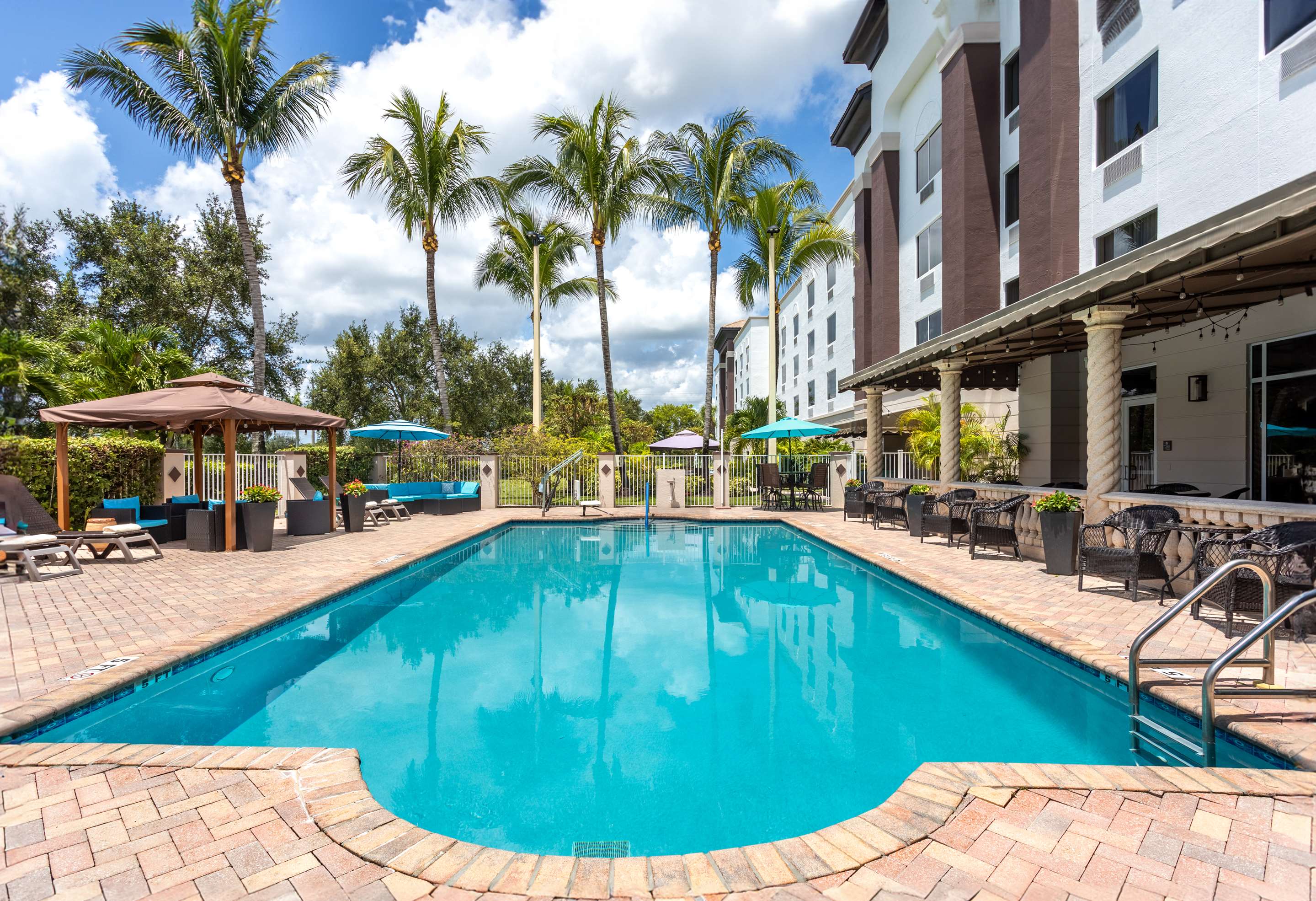 Pool | Hampton Inn & Suites Wellington