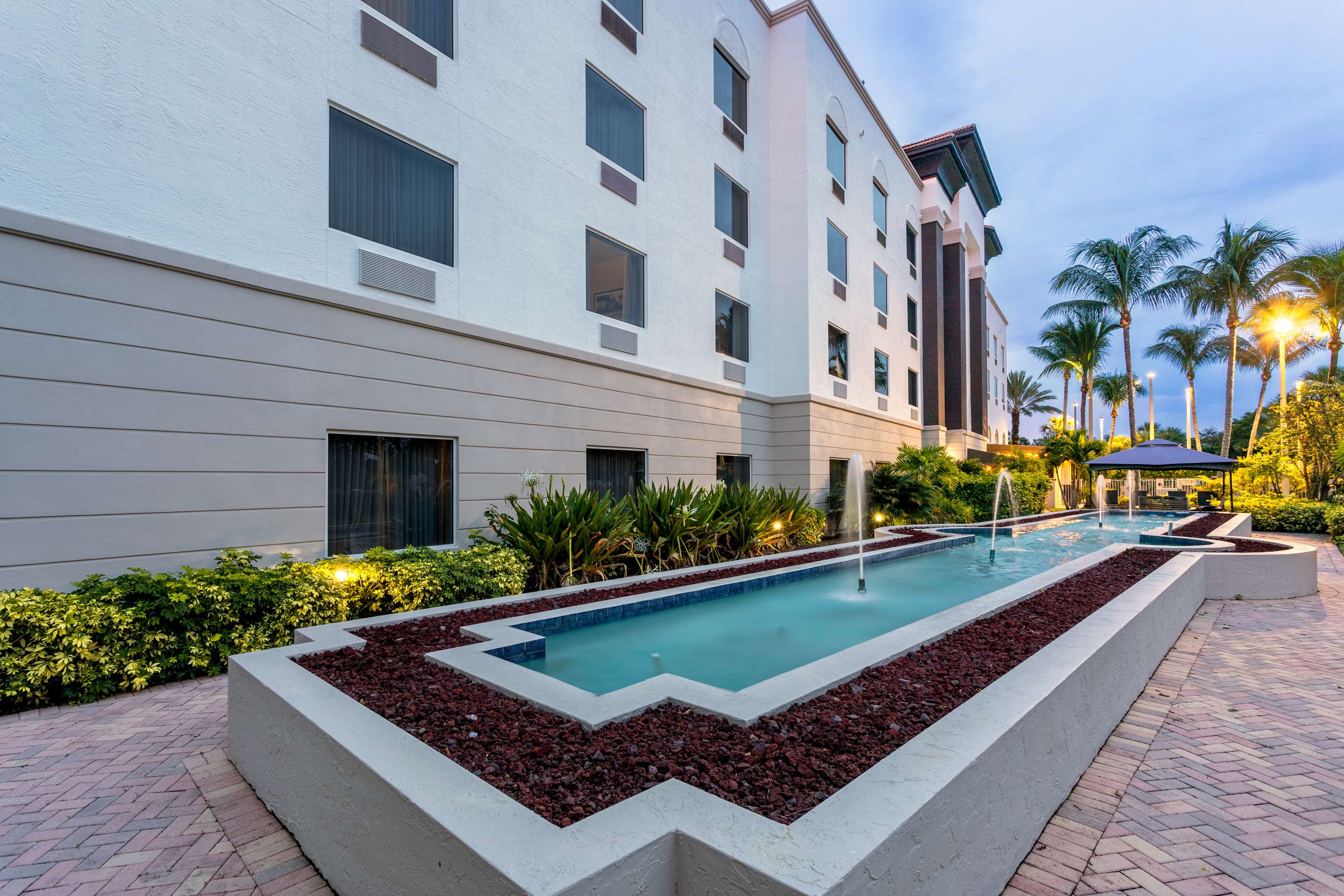 Exterior | Hampton Inn & Suites Wellington