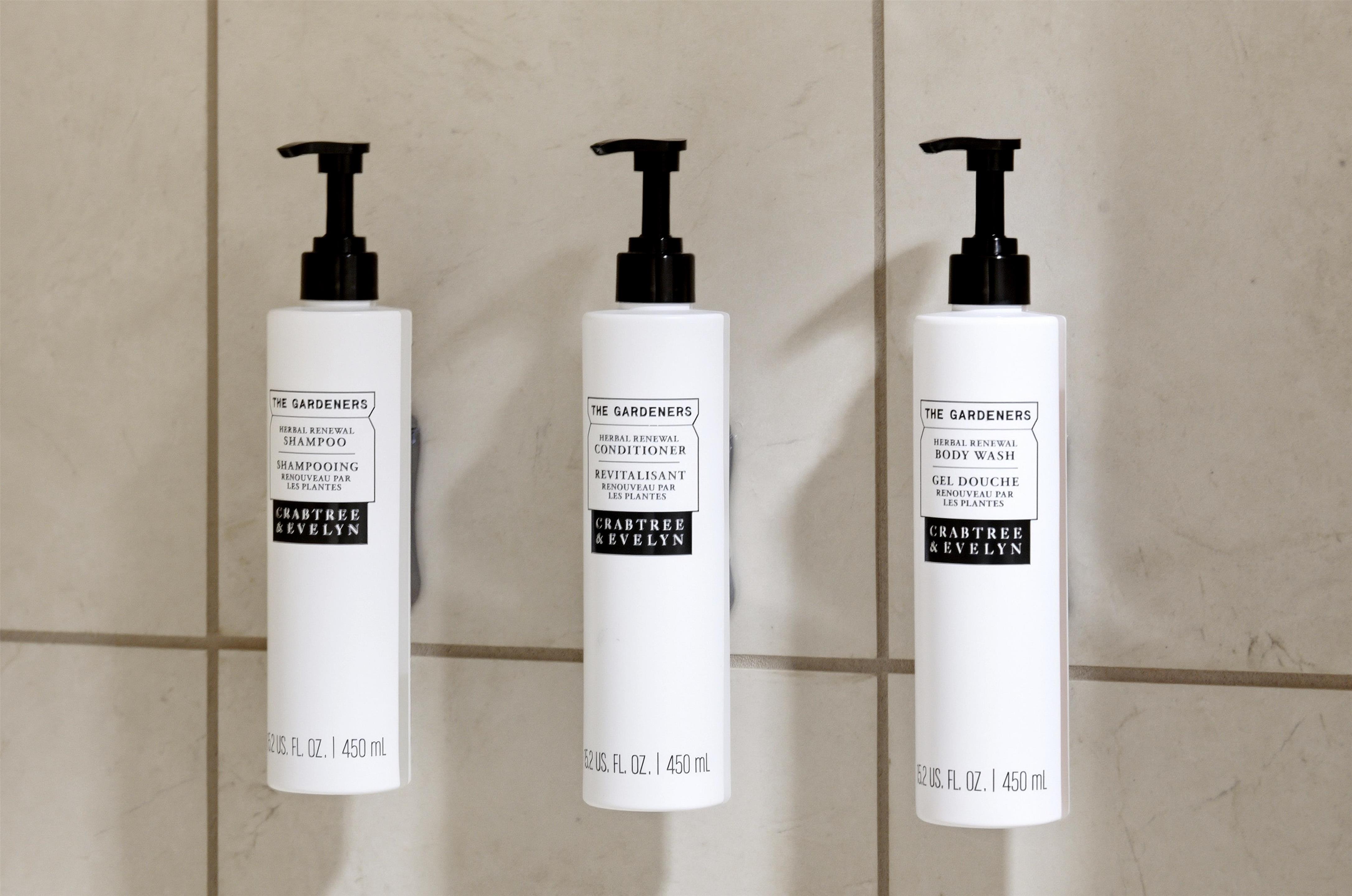 Guest room bath