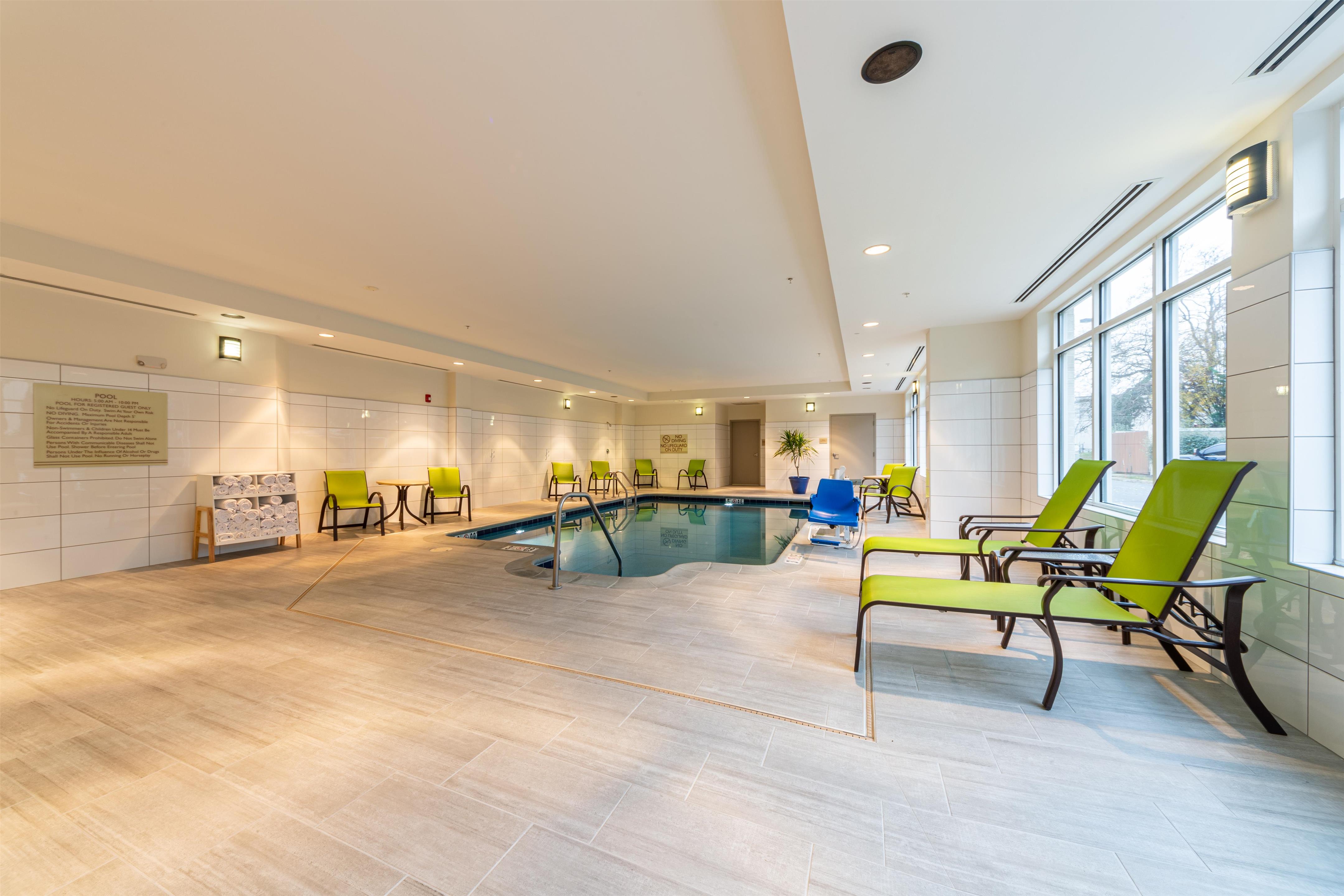 Pool | Hilton Garden Inn Winchester