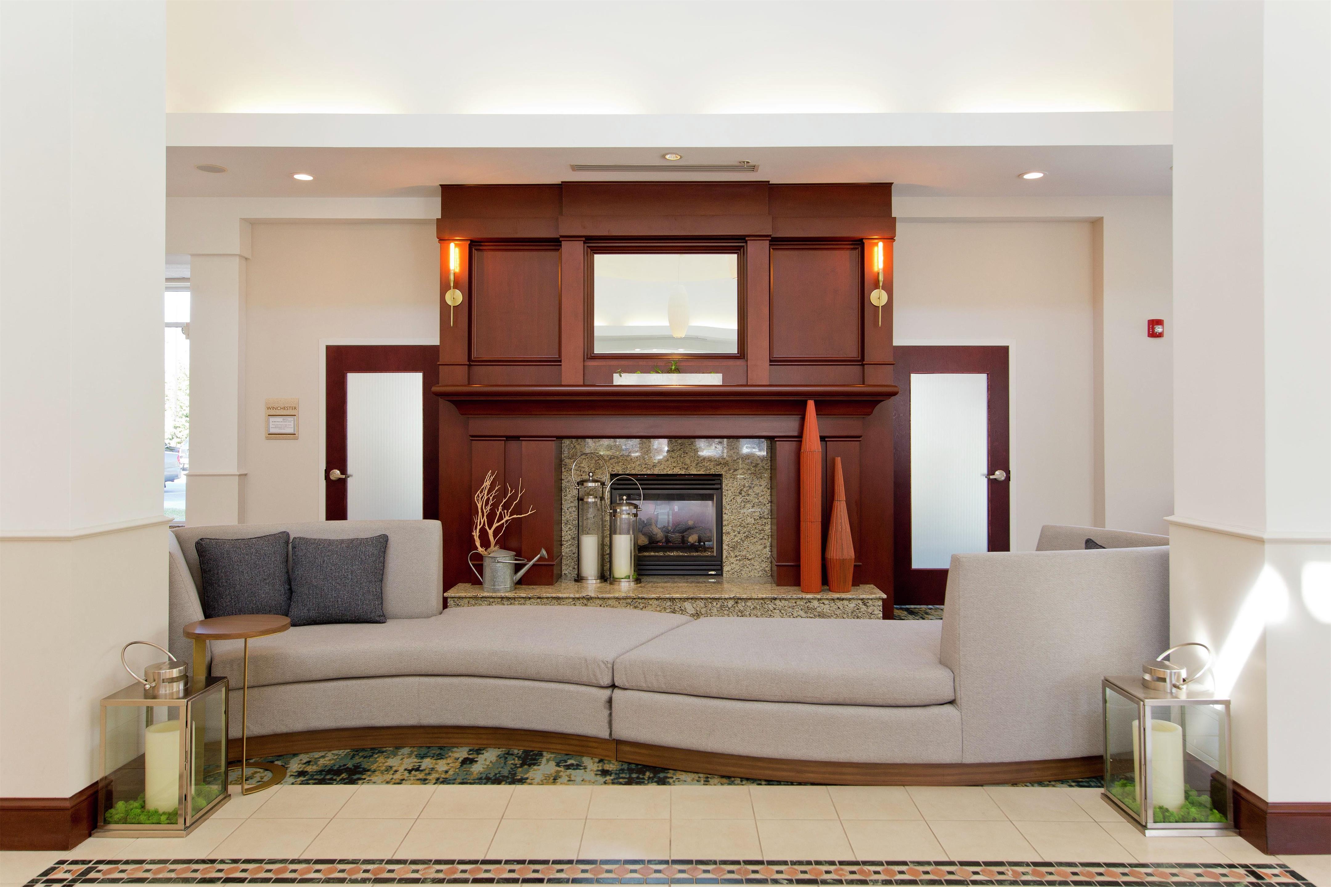 Lobby | Hilton Garden Inn Winchester