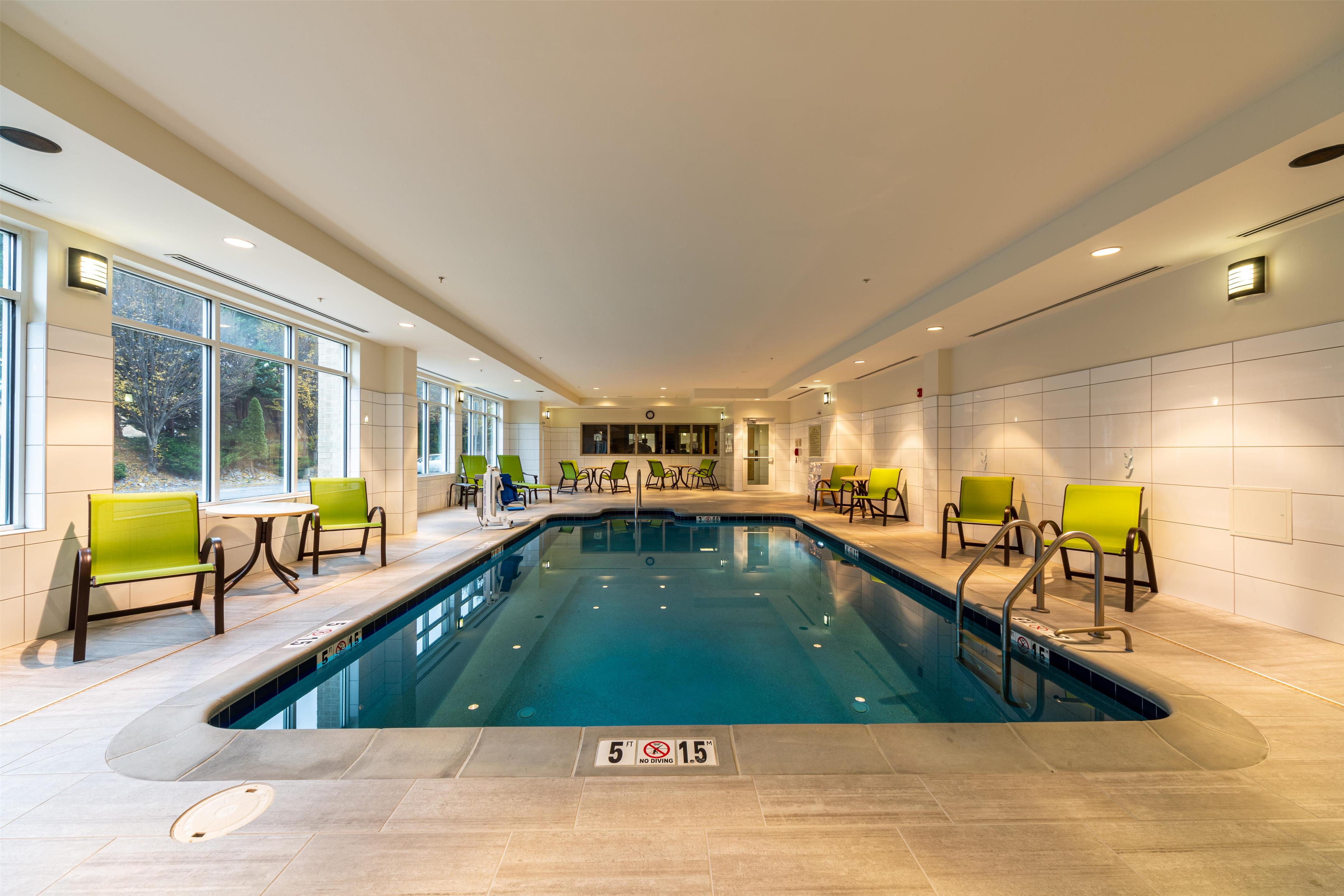 Pool | Hilton Garden Inn Winchester