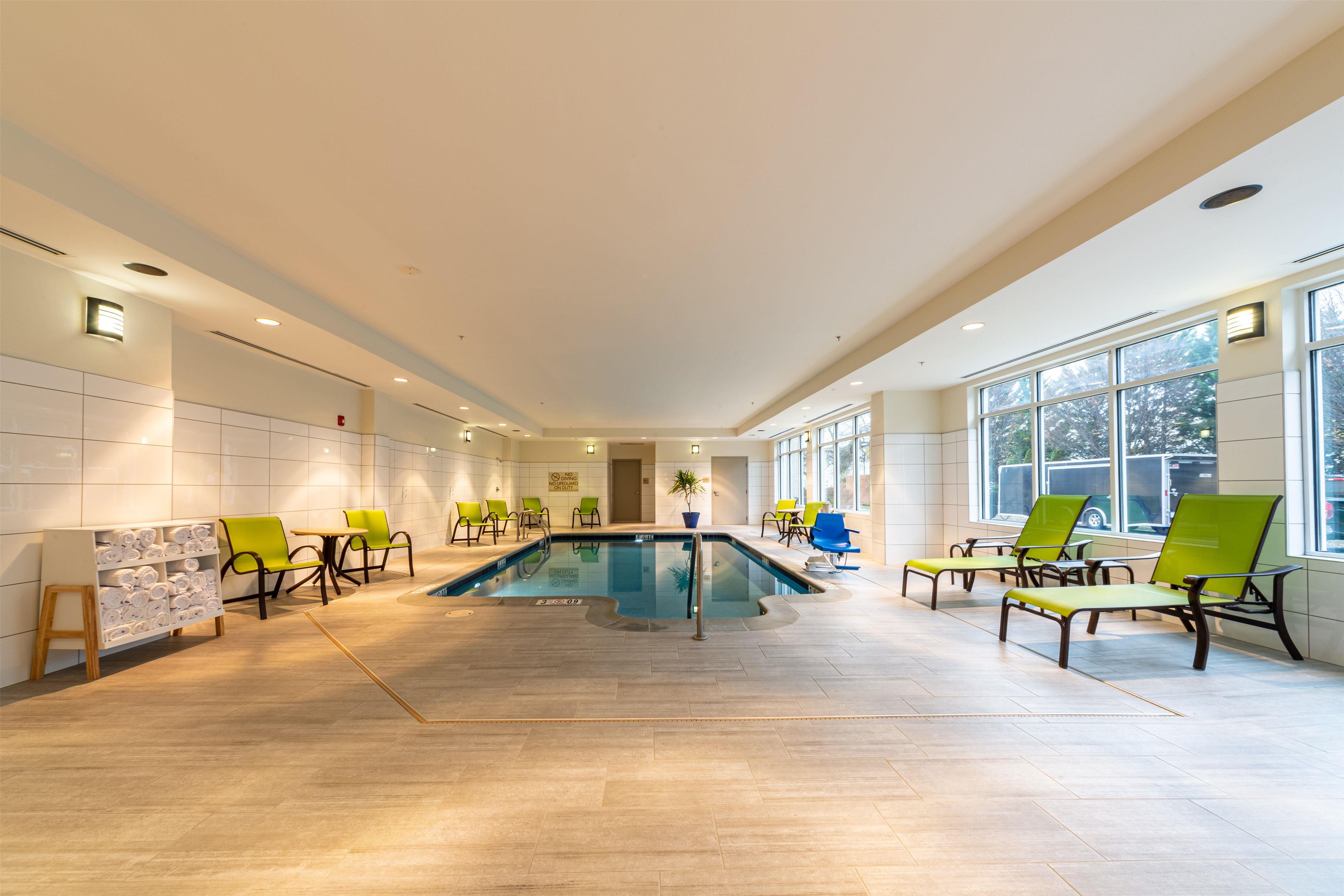 Pool | Hilton Garden Inn Winchester