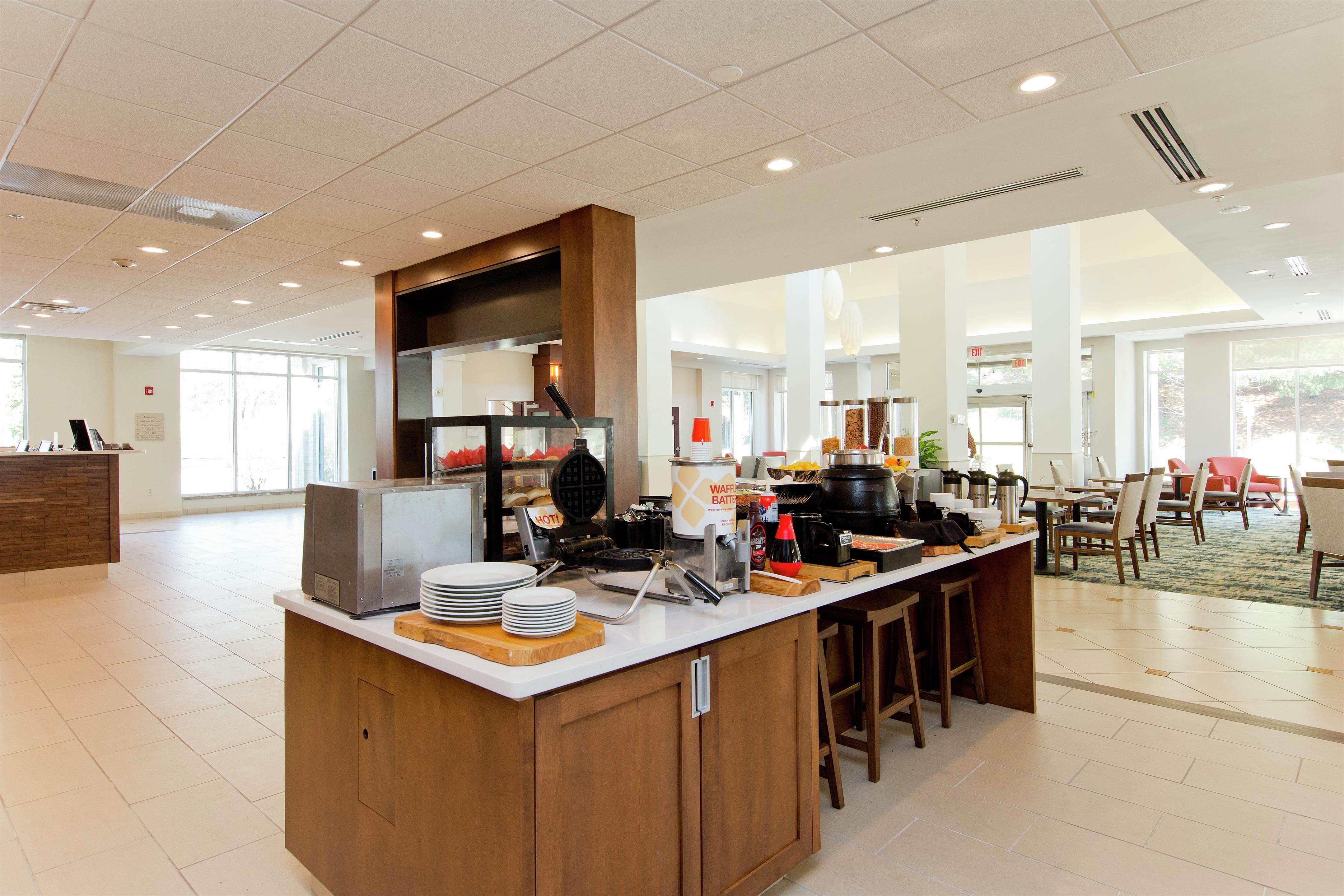 Breakfast Area | Hilton Garden Inn Winchester