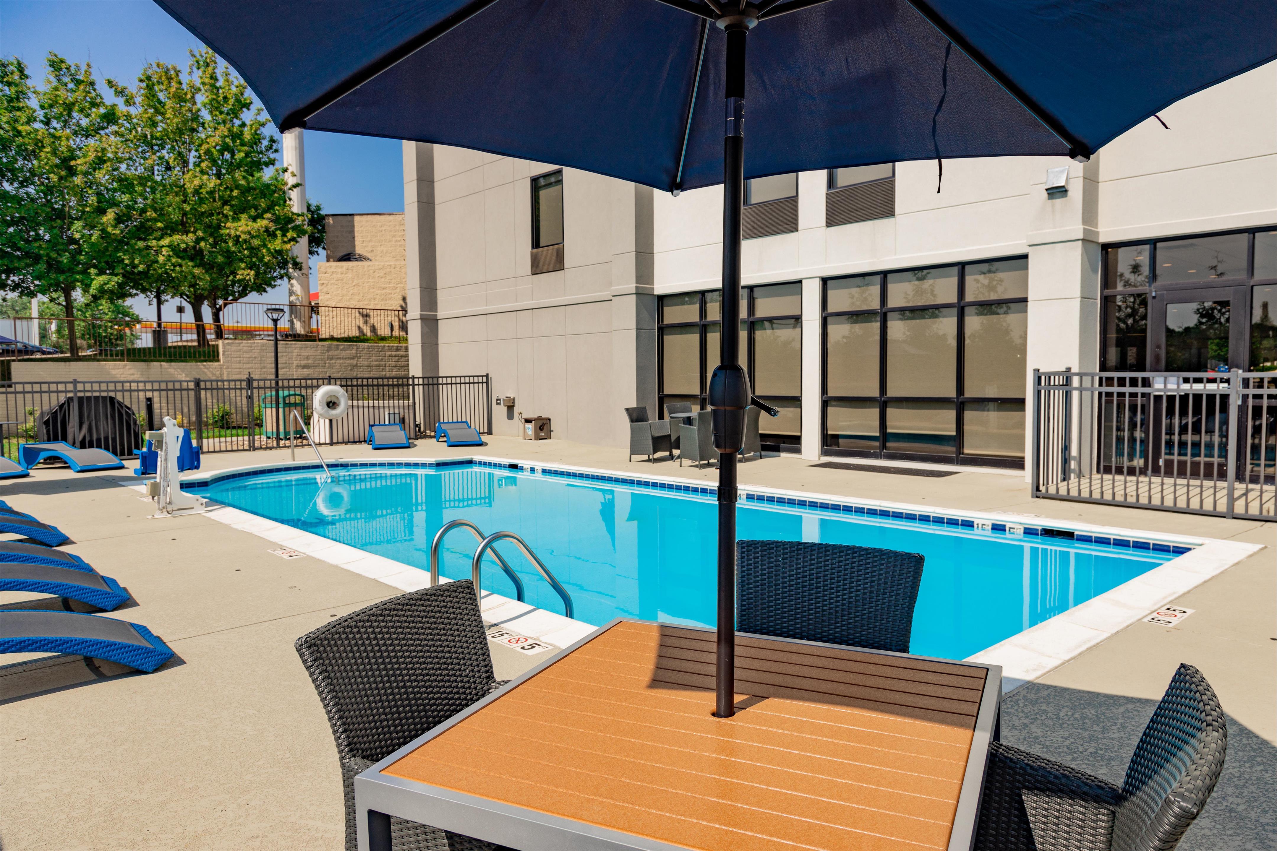 Pool | Hampton Inn Winchester