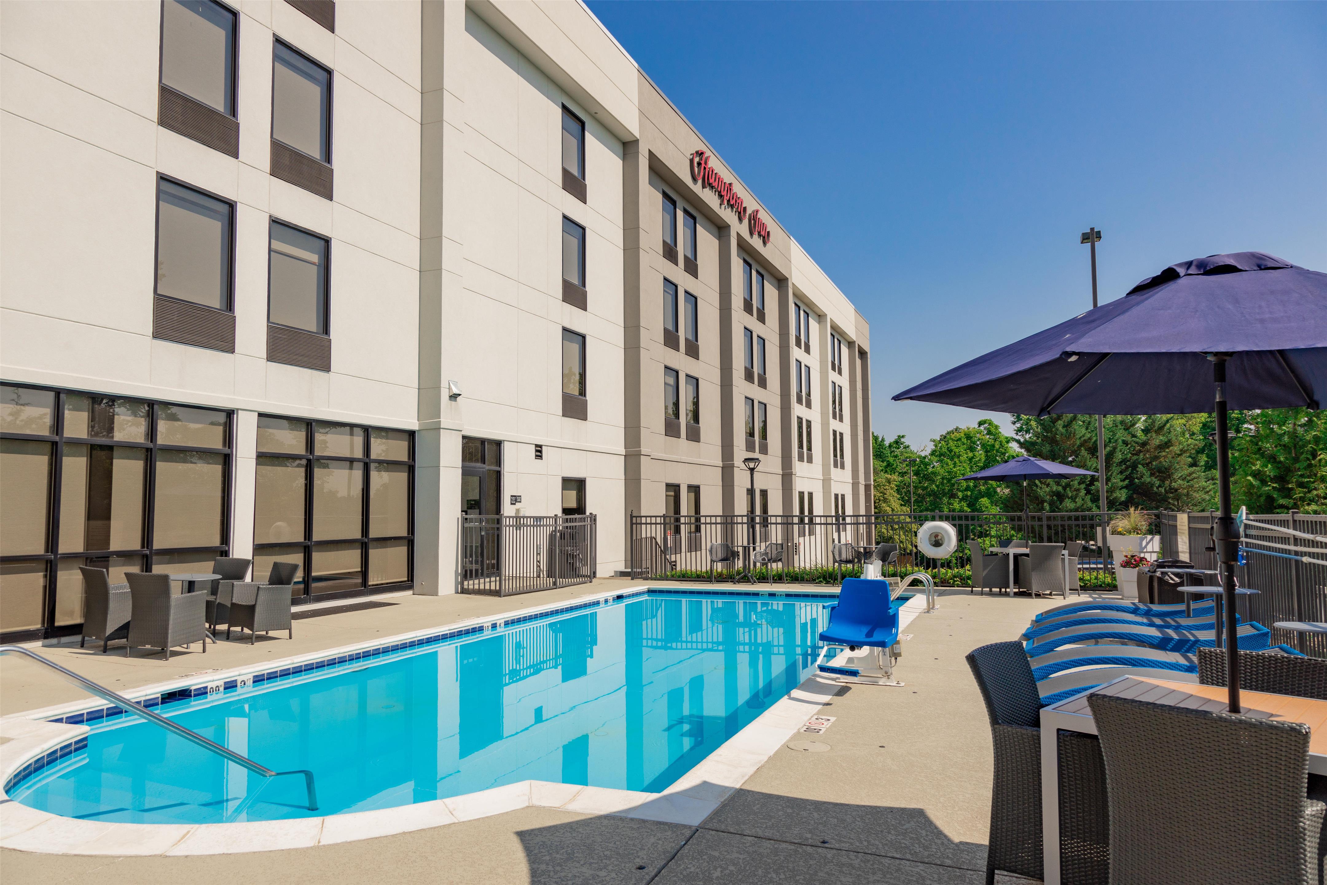 Pool | Hampton Inn Winchester