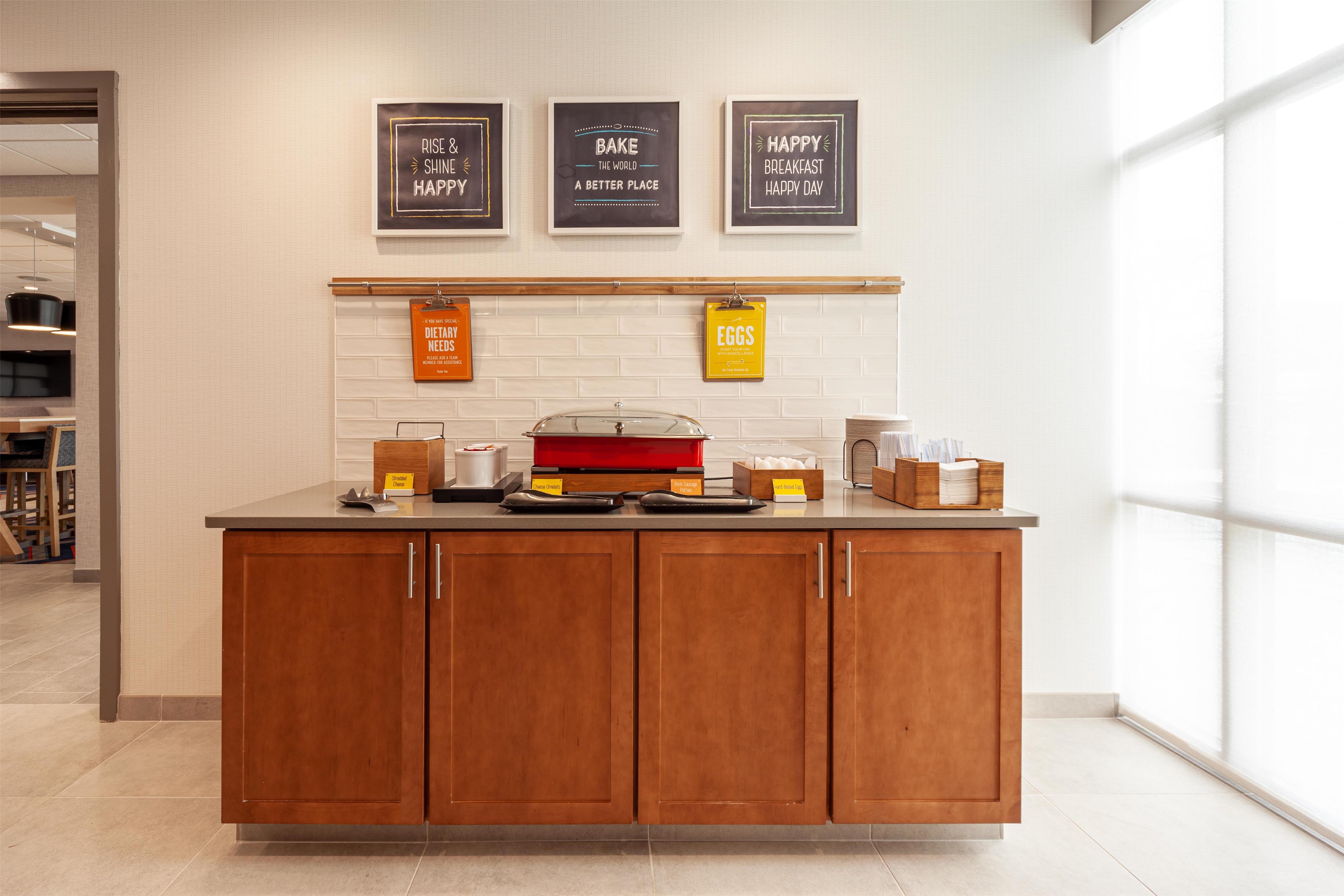Breakfast Area | Hampton Inn Winchester
