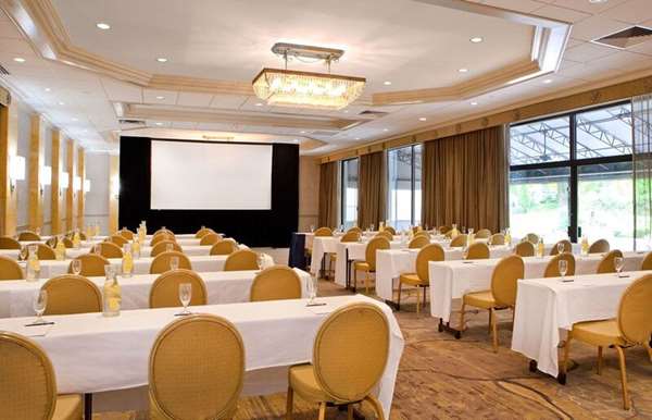 Restaurant - Hilton Hotel Woodcliff Lake