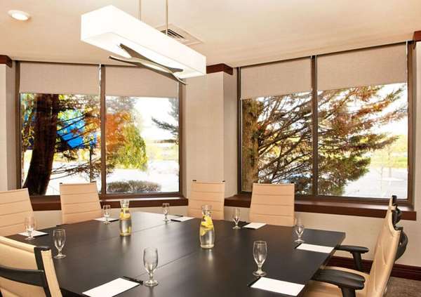 Restaurant - Hilton Hotel Woodcliff Lake