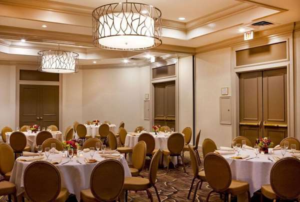 Restaurant - Hilton Hotel Woodcliff Lake