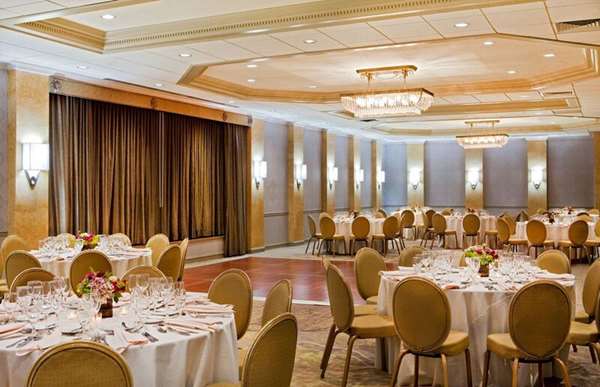 Restaurant - Hilton Hotel Woodcliff Lake