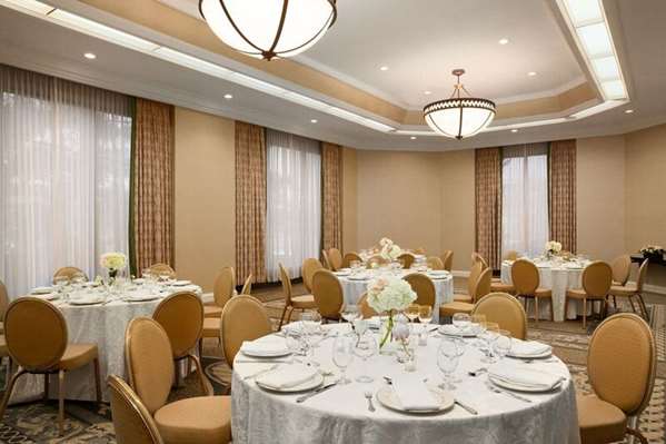 Restaurant - Hilton Hotel Woodcliff Lake