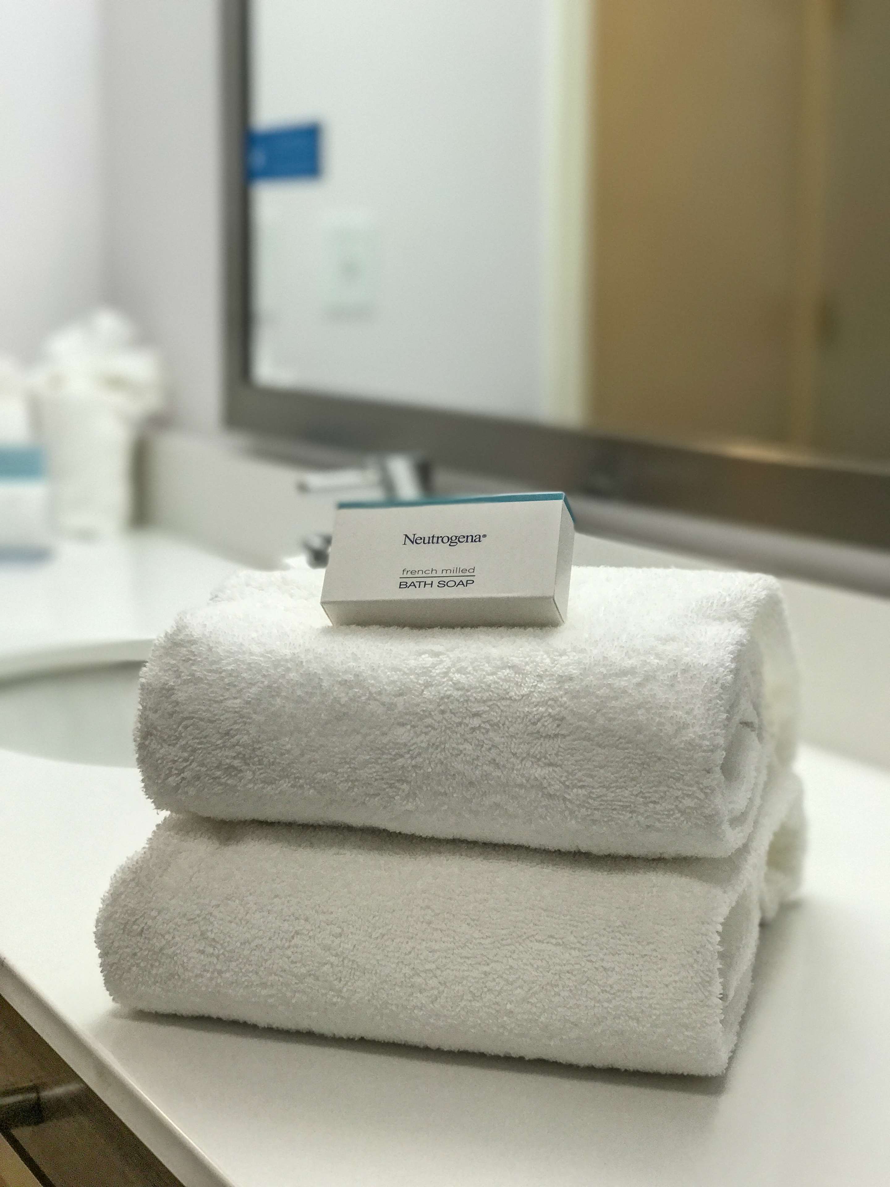 Hampton Inn by Hilton Waterville Room Type - 1KNG STUDIO KITCHEN NOSMOK