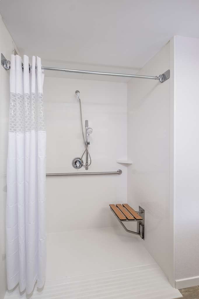 Hampton Inn by Hilton Waterville Room Type - 1K MOB HEA ACC RI-S NS SFB