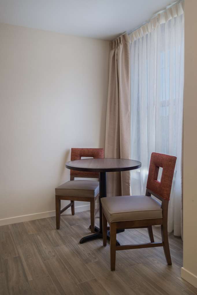 Hampton Inn by Hilton Waterville Room Type - 2 QNS HEARING ACC NOSMOK