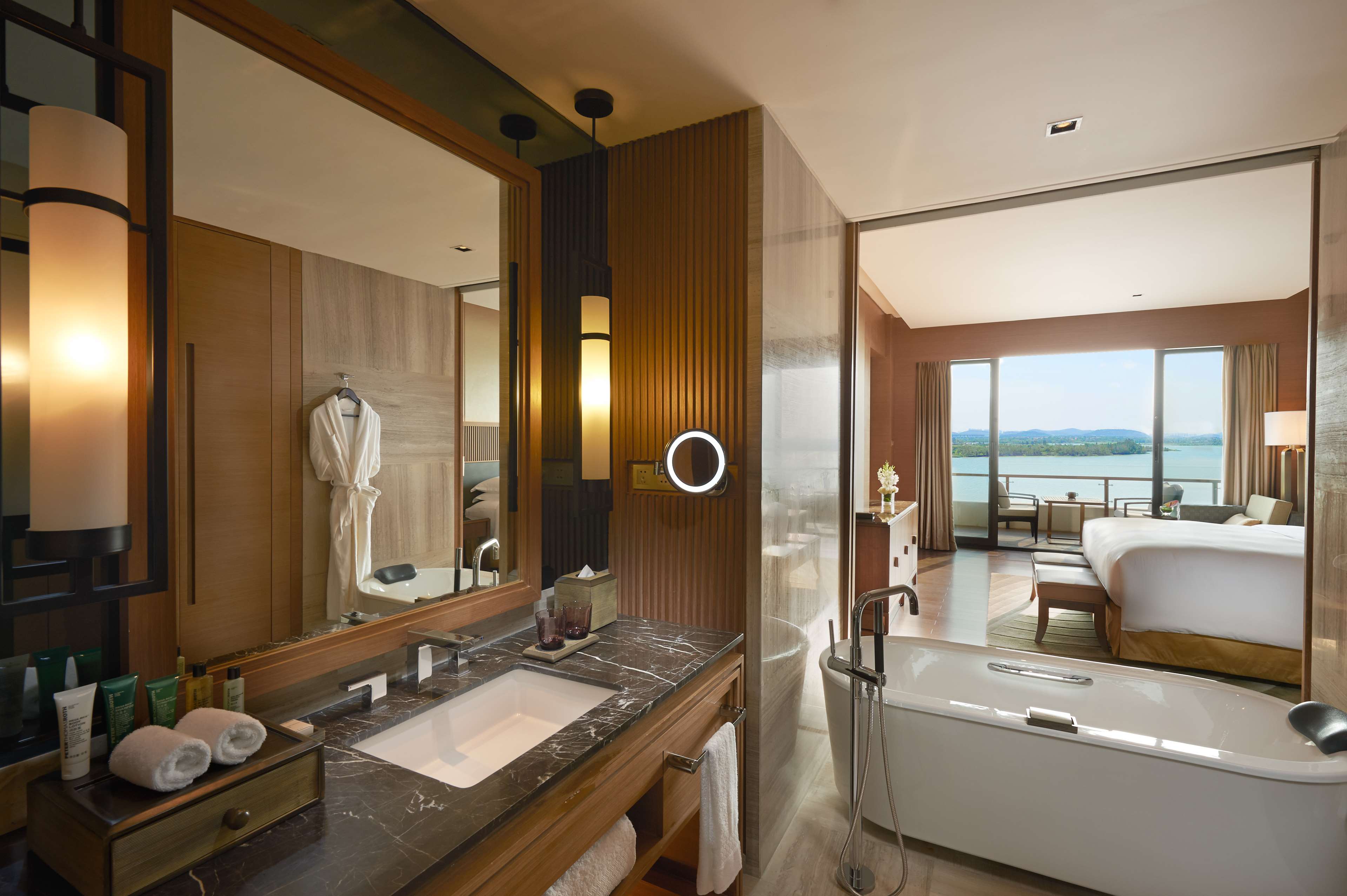 Hilton Wuhan Optics Valley Room Type - KING EXECUTIVE ROOM