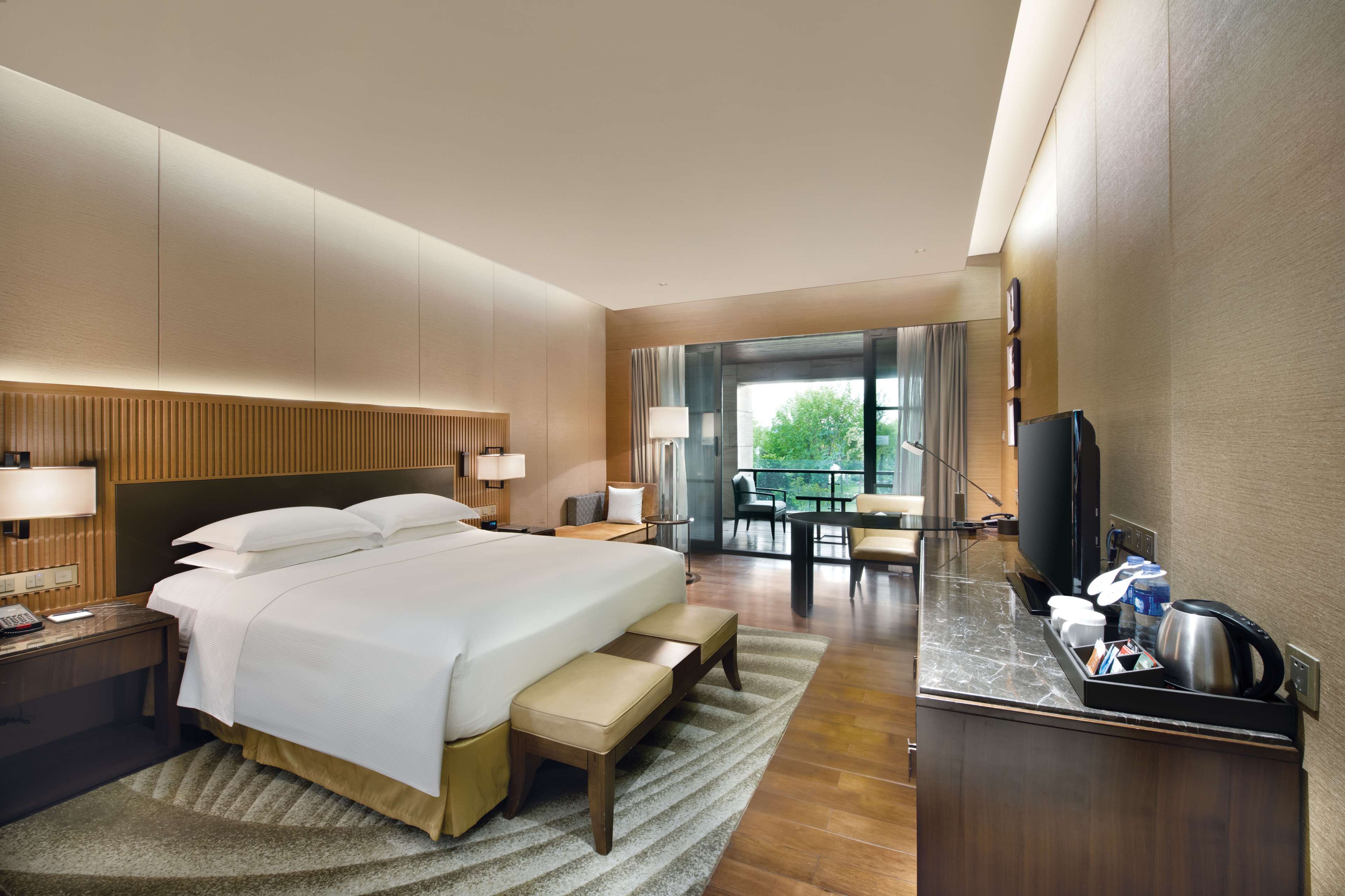 Hilton Wuhan Optics Valley Room Type - KING GUEST ROOM GARDENVIEW