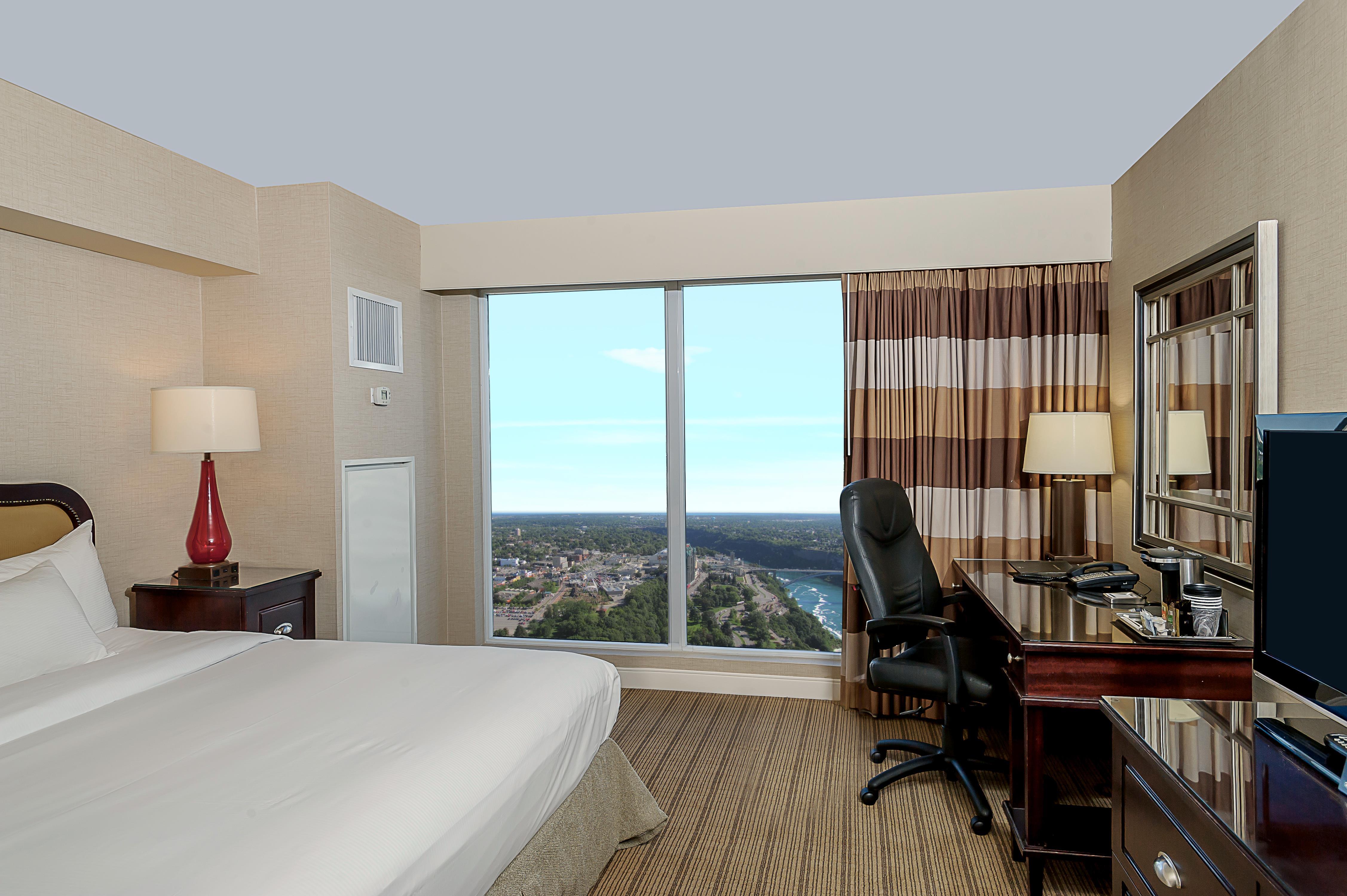 Hilton Niagara Falls/Fallsview Hotel & Suites Room Type - 1 KG WHIRLPOOL PREM VIEW